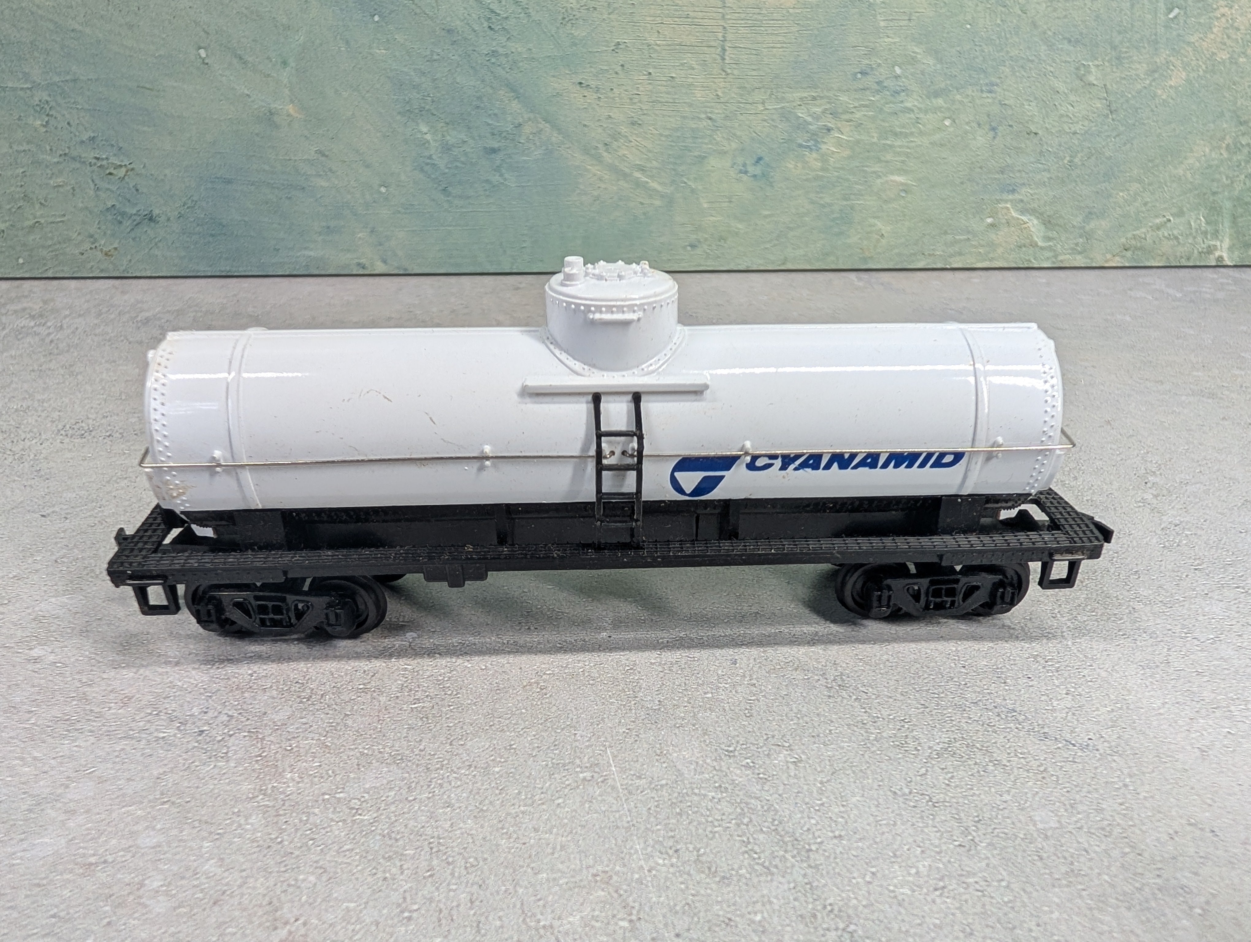 USED Bachmann HO Scale Single Dome Tank Car Cyanamid