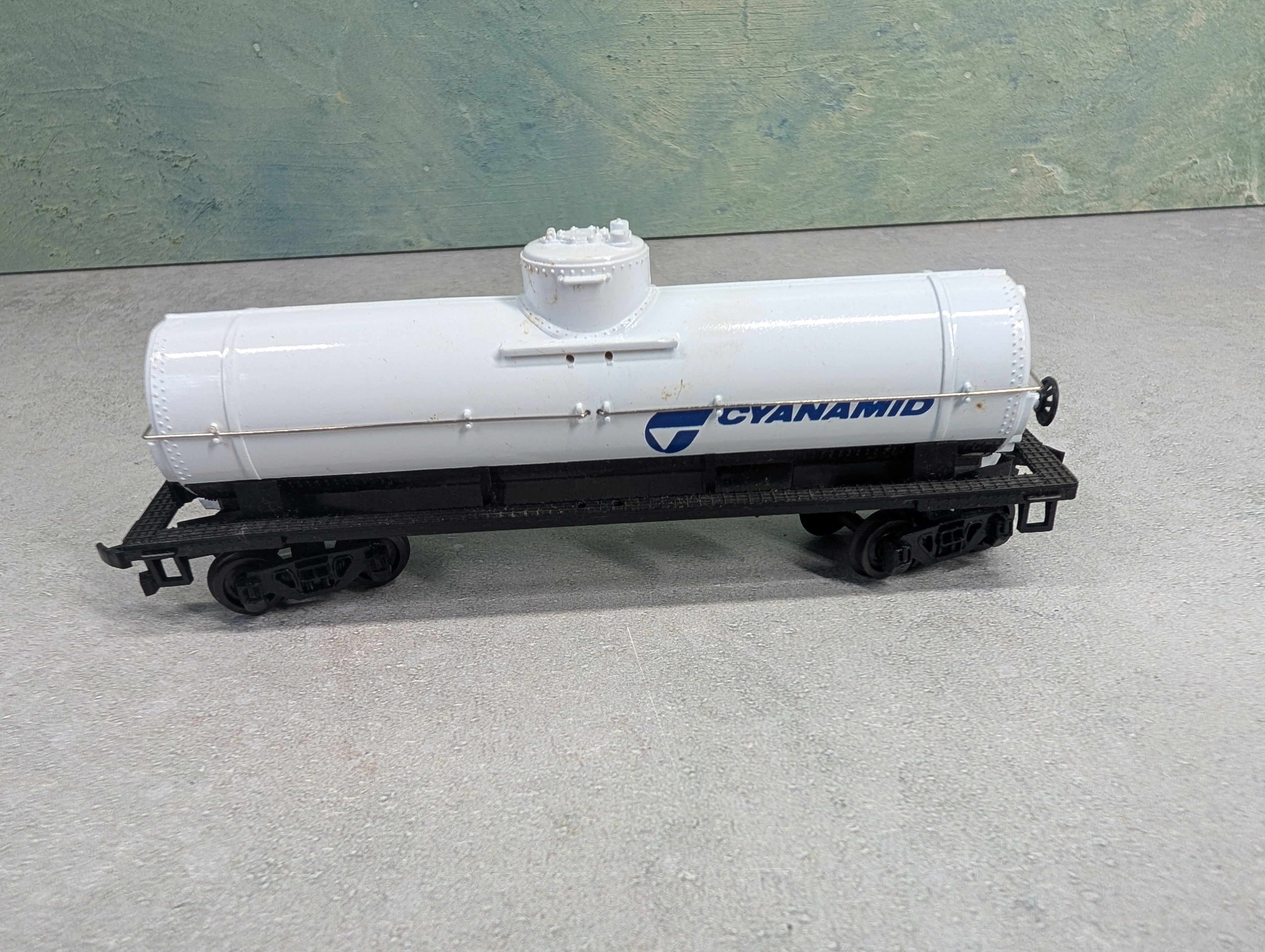 USED Bachmann HO Scale Single Dome Tank Car Cyanamid