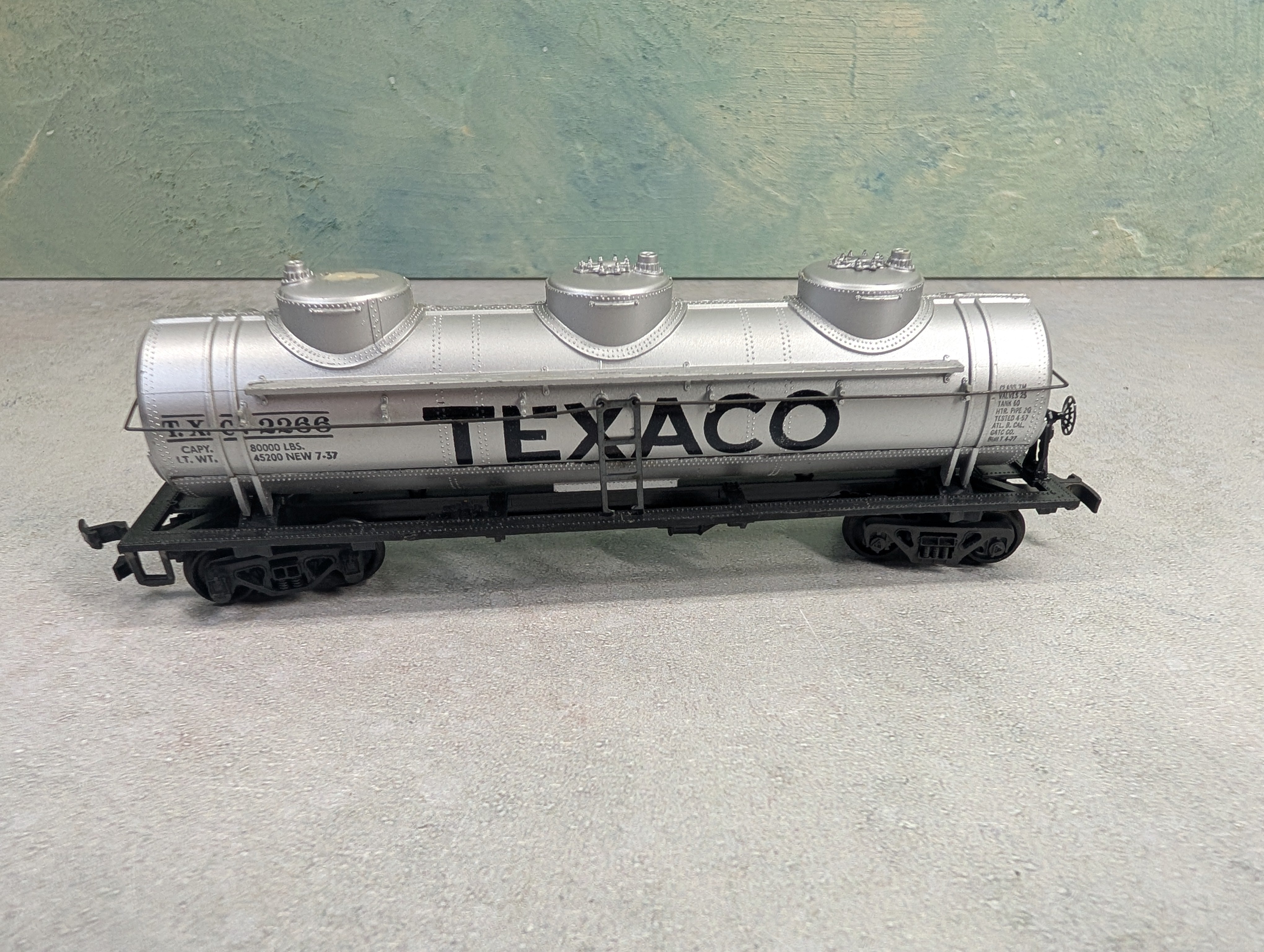 USED AHM HO Scale Triple Dome Tank Car Texaco TXC #2266