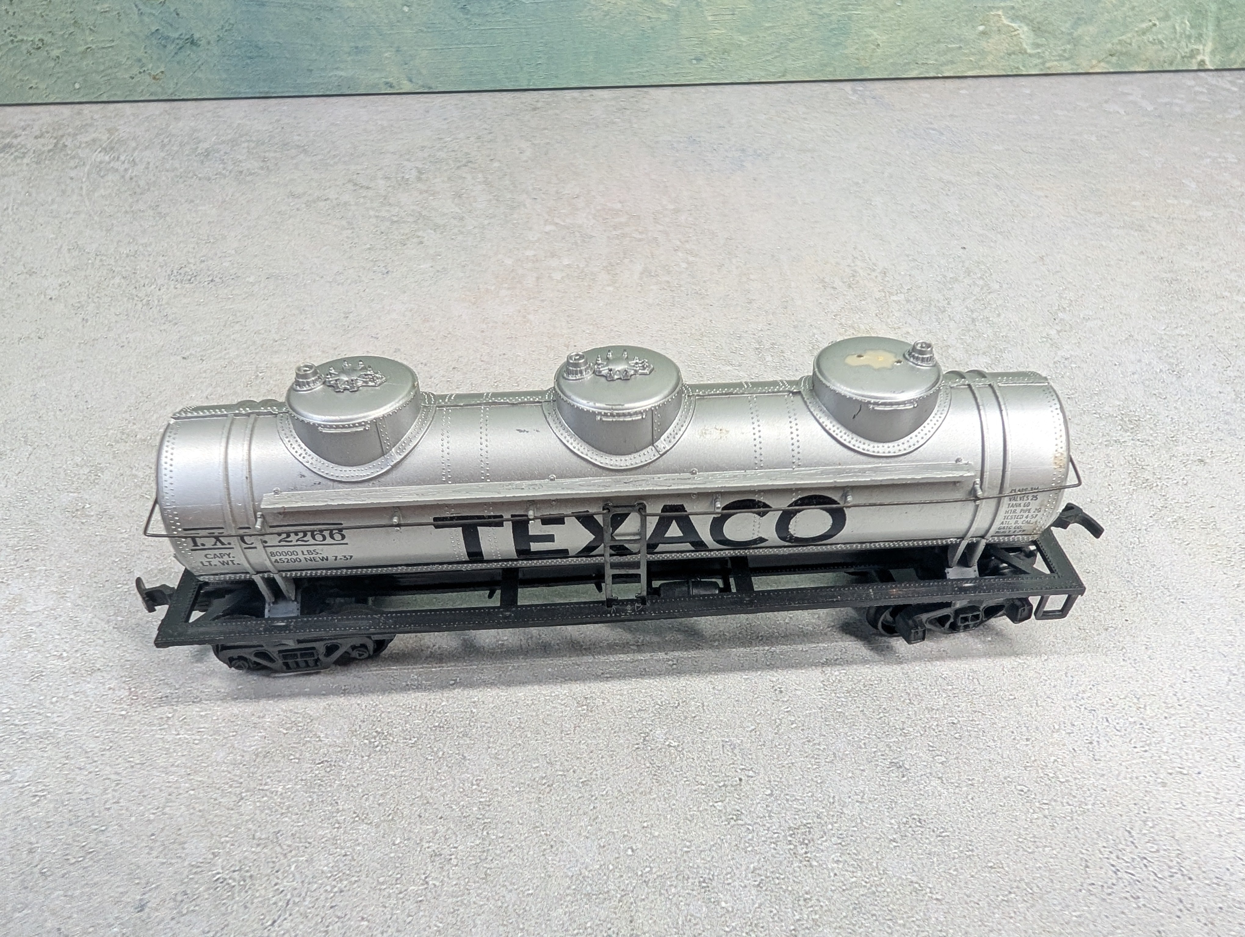 USED AHM HO Scale Triple Dome Tank Car Texaco TXC #2266