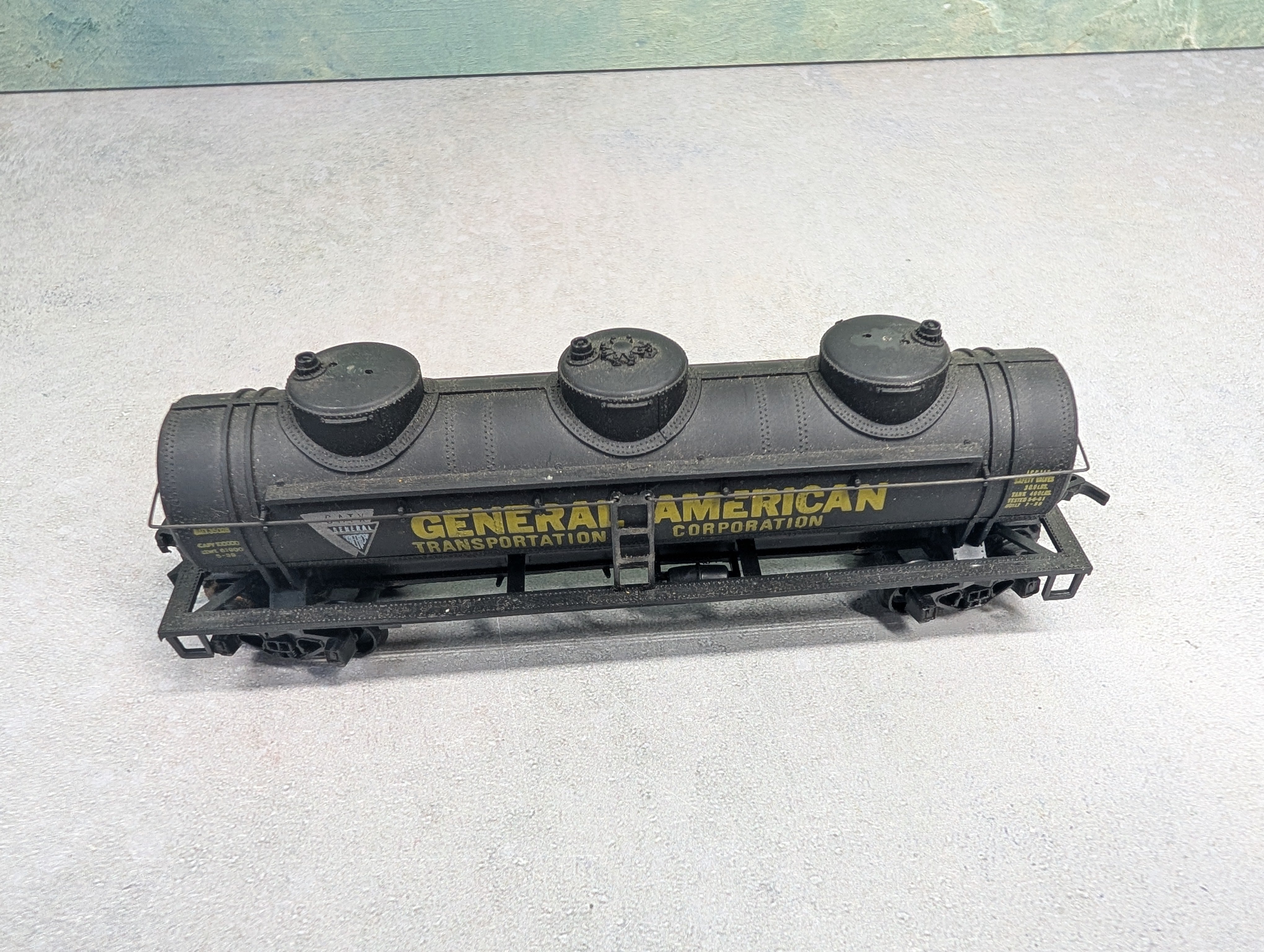 USED AHM HO Scale Triple Dome Tank Car General American GATX