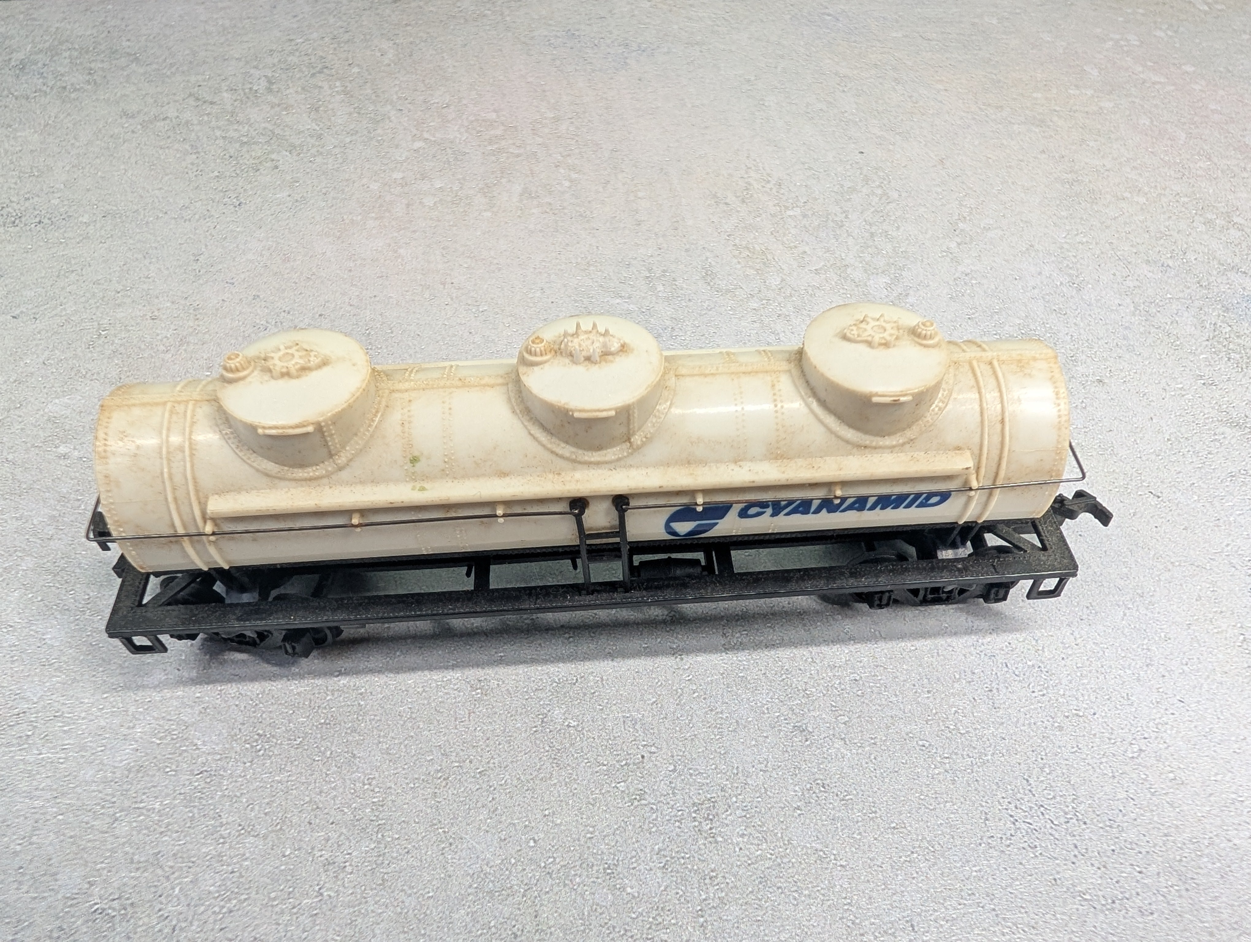 USED Bachmann HO Scale Triple Dome Tank Car Cyanamid