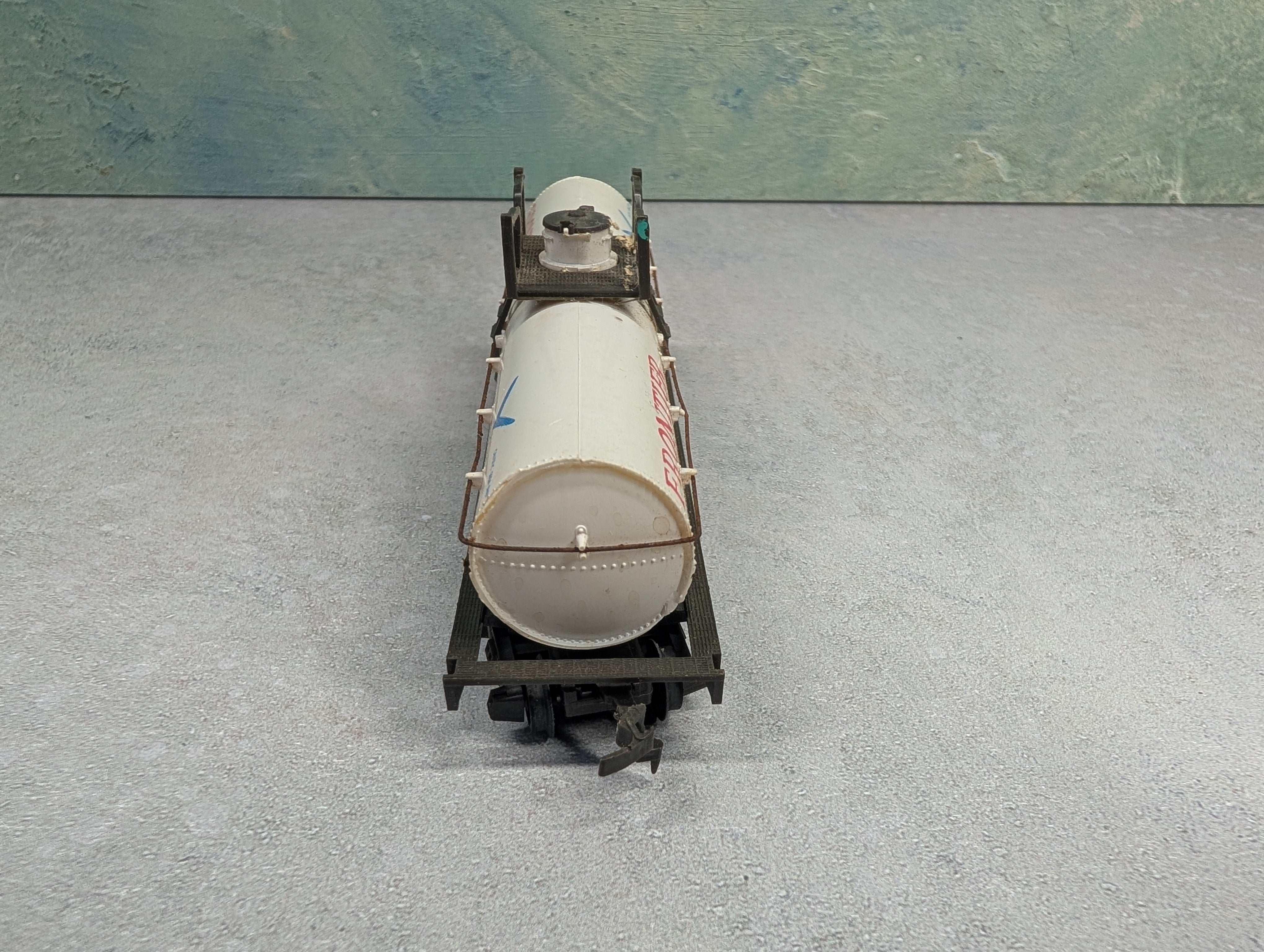 USED AHM HO Scale Chemical Tank Car Frontier Chemical UCLX #1012