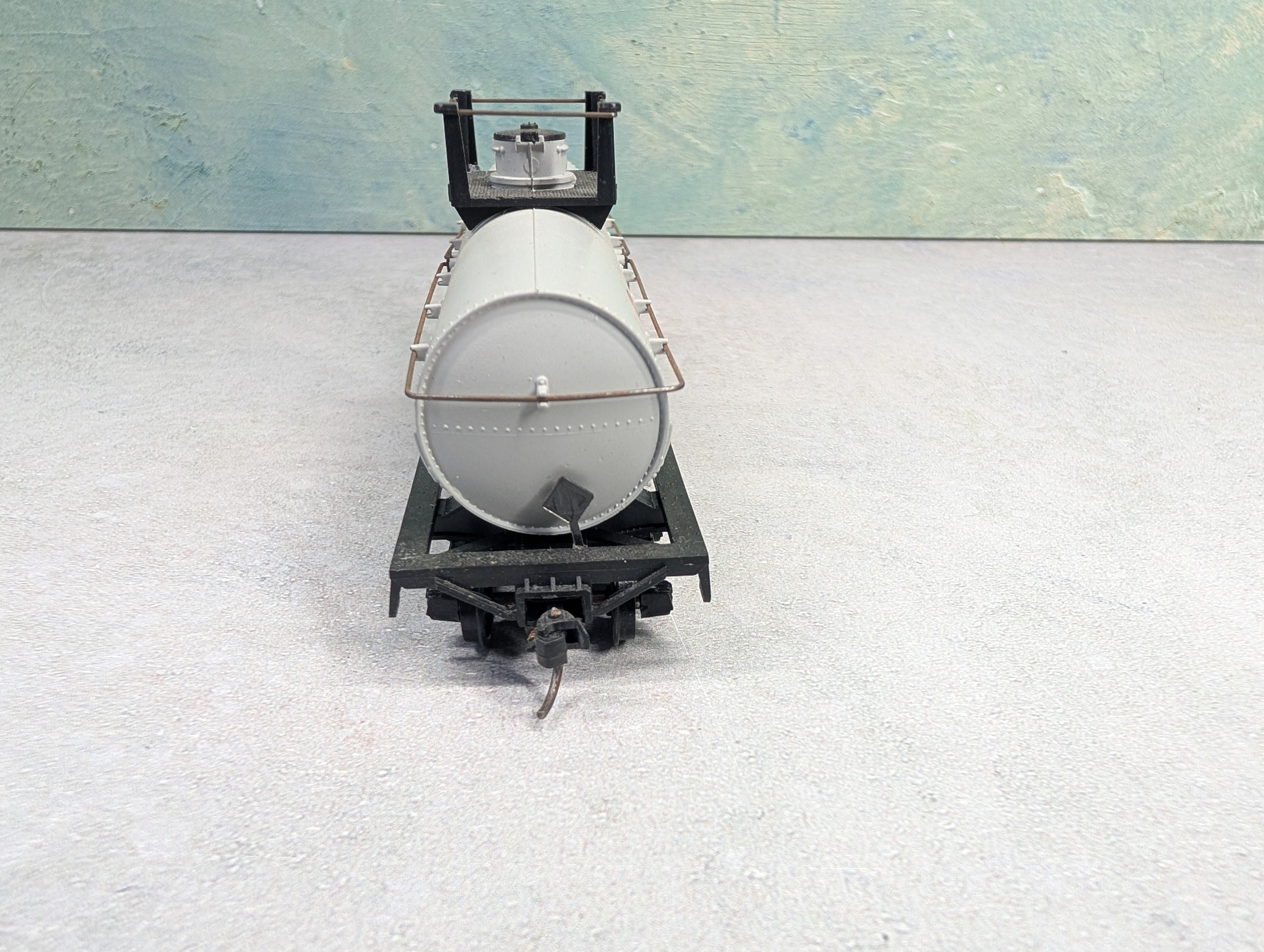 USED Athearn HO Scale Chemical Tank Car Dupont GATX #62673