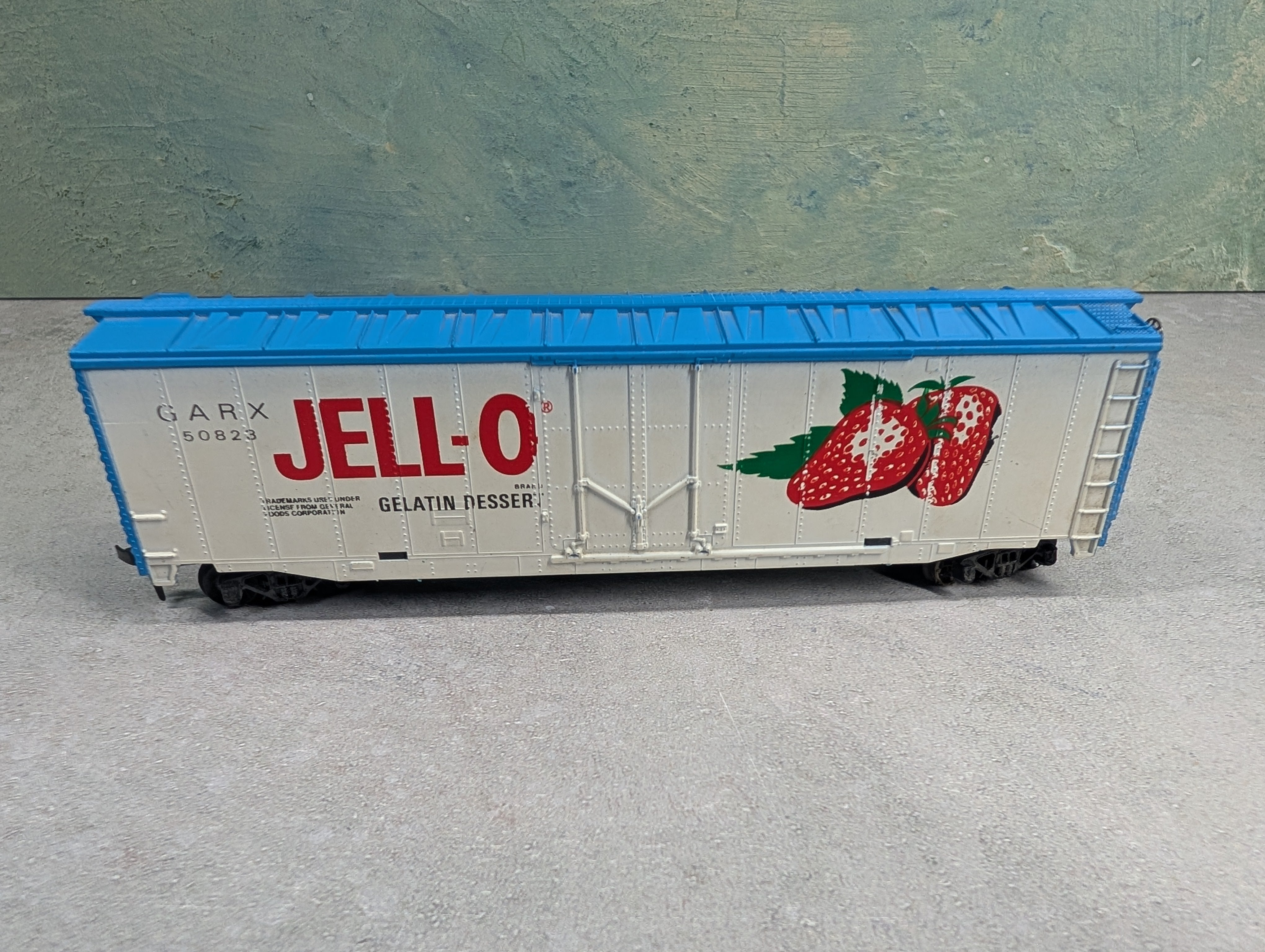 USED Tyco HO Scale 50' Box Car Jell-O GARX #50823