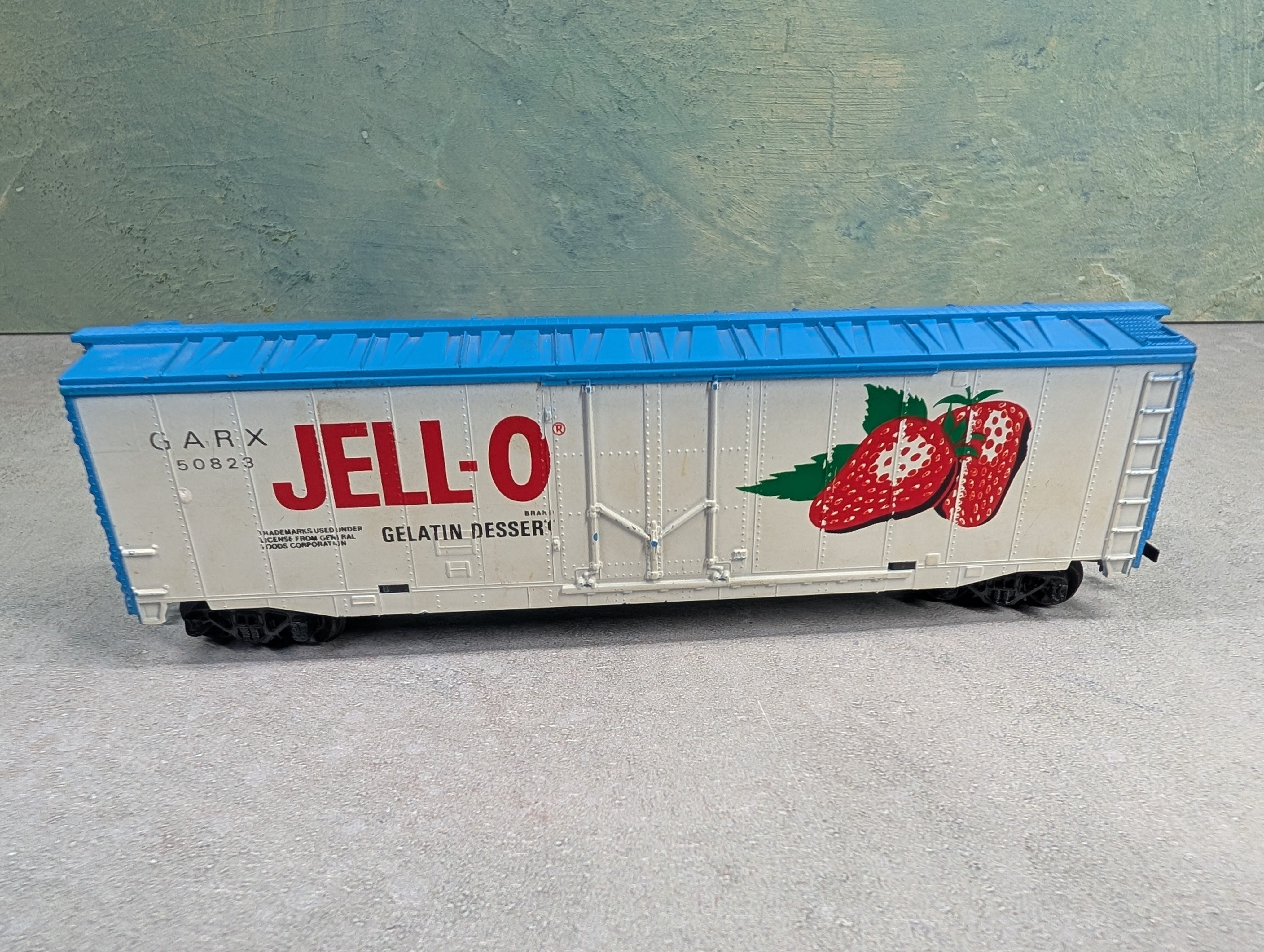 USED Tyco HO Scale 50' Box Car Jell-O GARX #50823