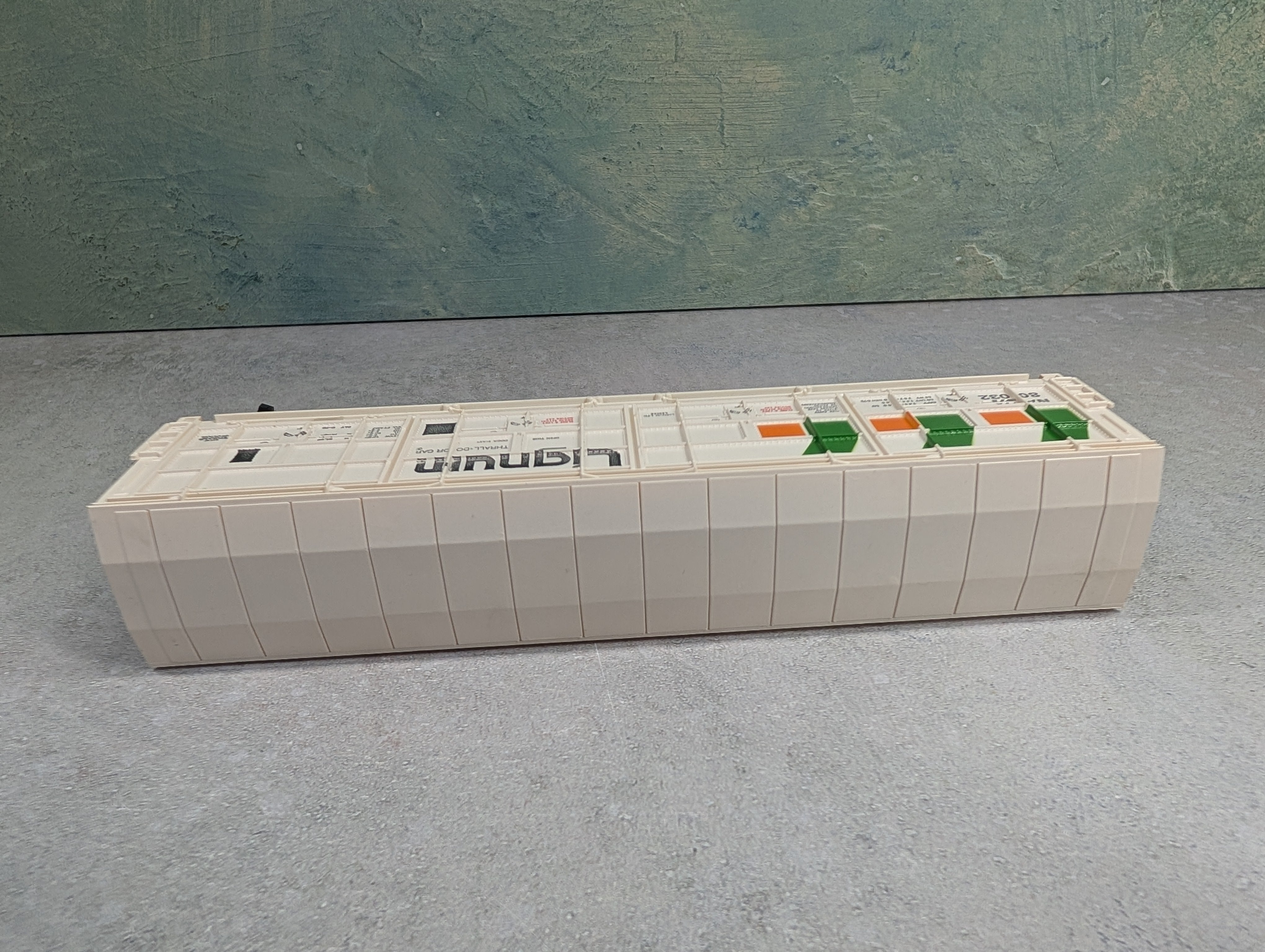 USED Life-Like HO Scale Thrall Door Box Car Lignum NADX #80032