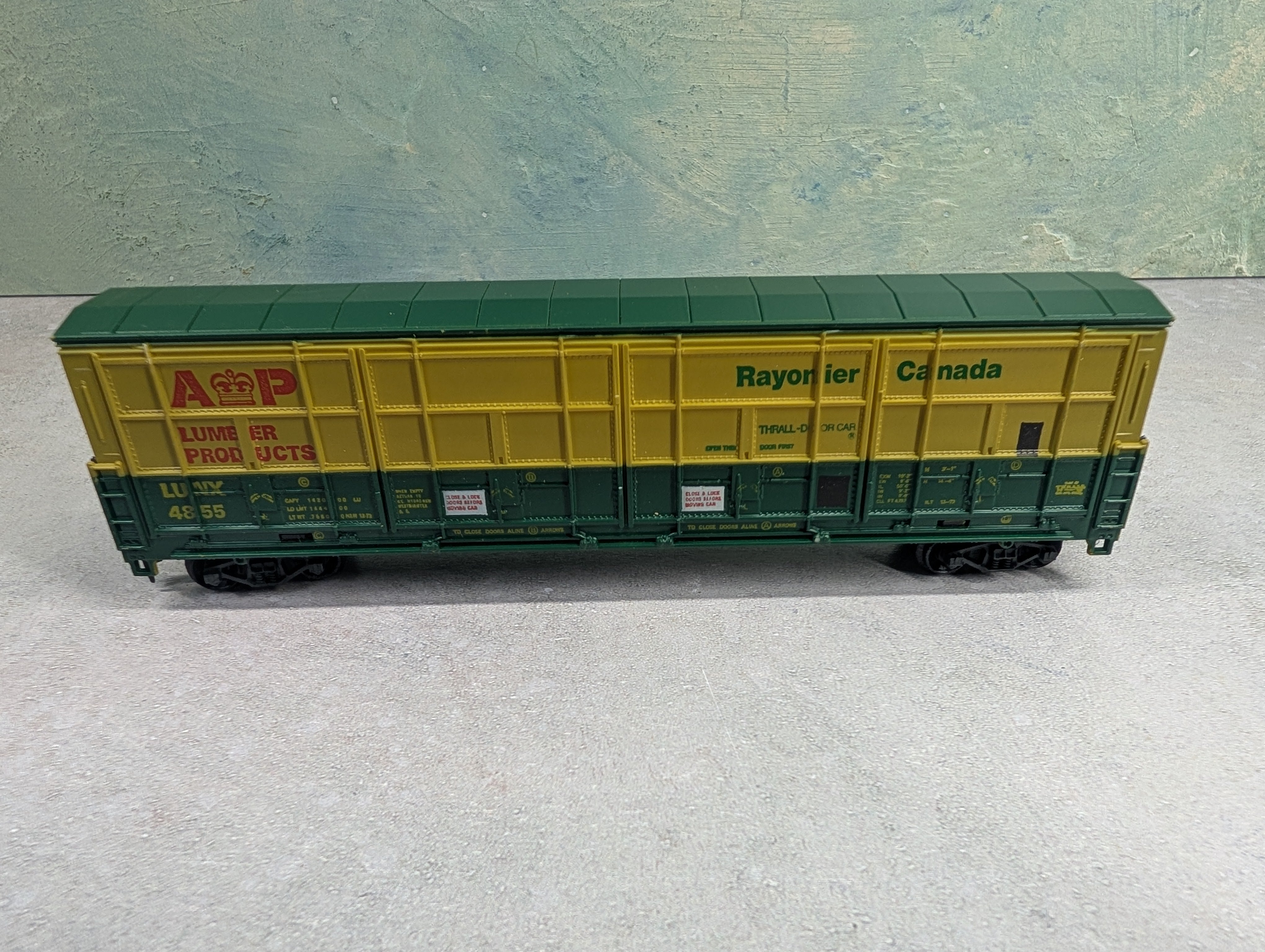 USED Life-Like HO Scale Thrall Door Box Car AP Lumber Products LUNX #4855