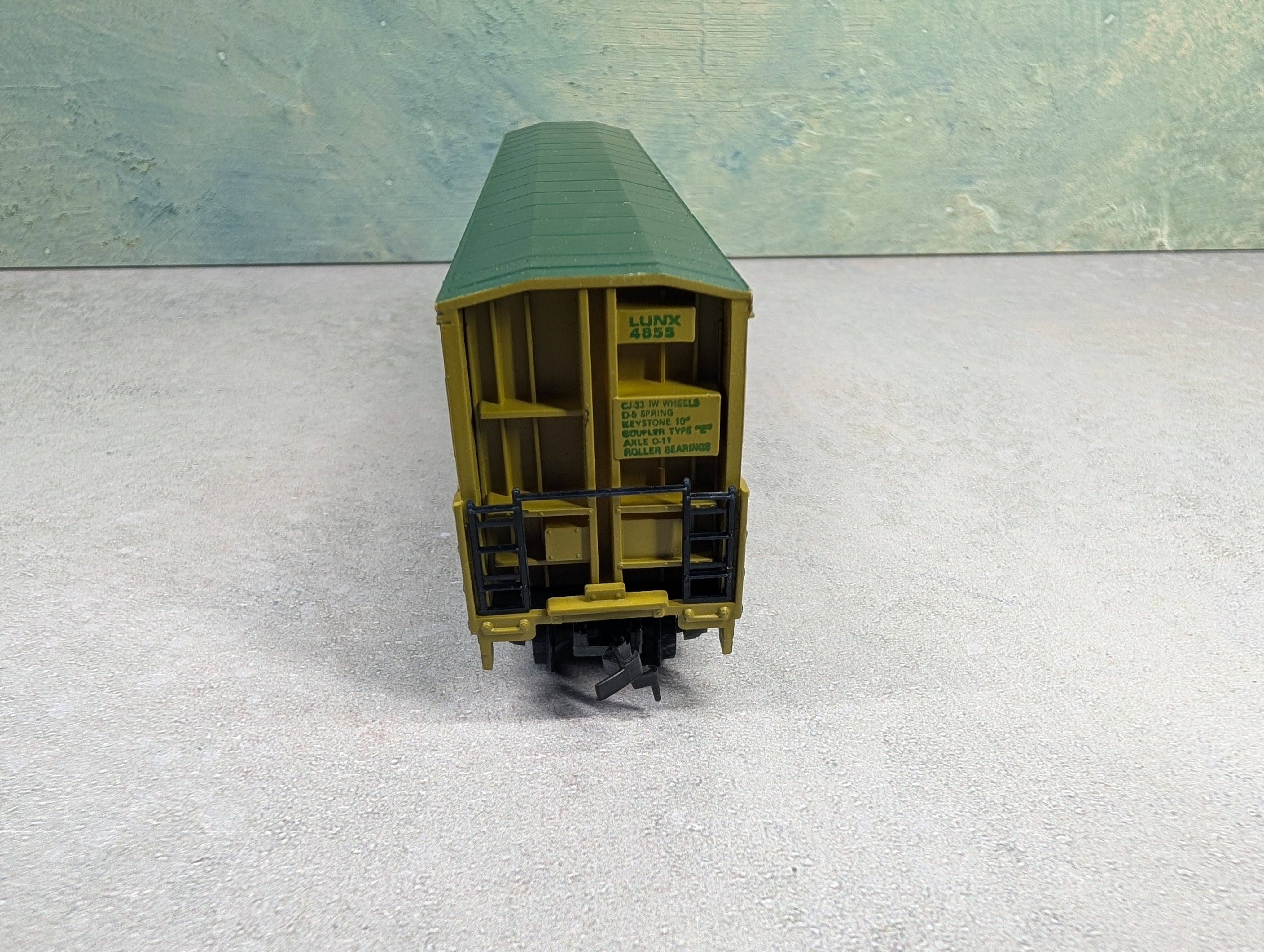 USED Life-Like HO Scale Thrall Door Box Car AP Lumber Products LUNX #4855