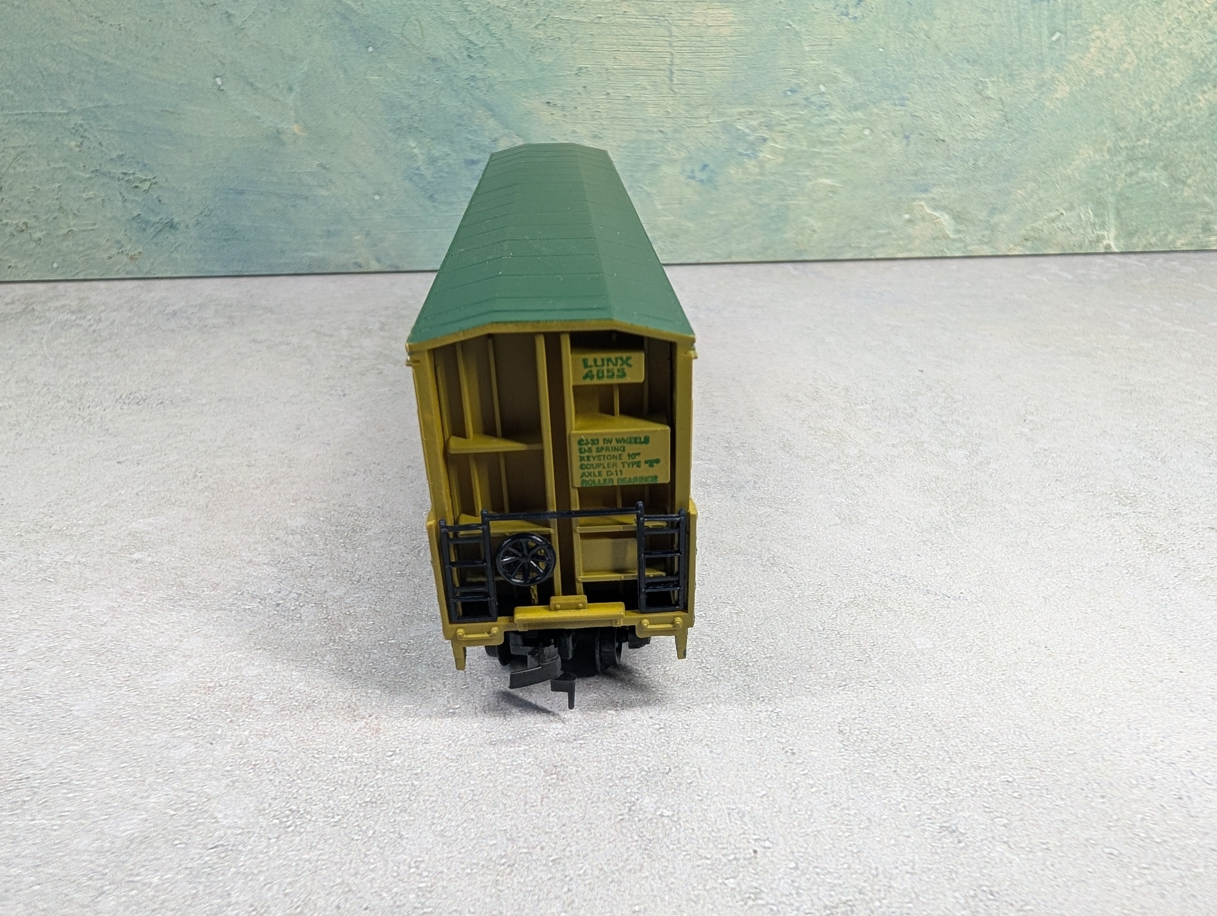 USED Life-Like HO Scale Thrall Door Box Car AP Lumber Products LUNX #4855