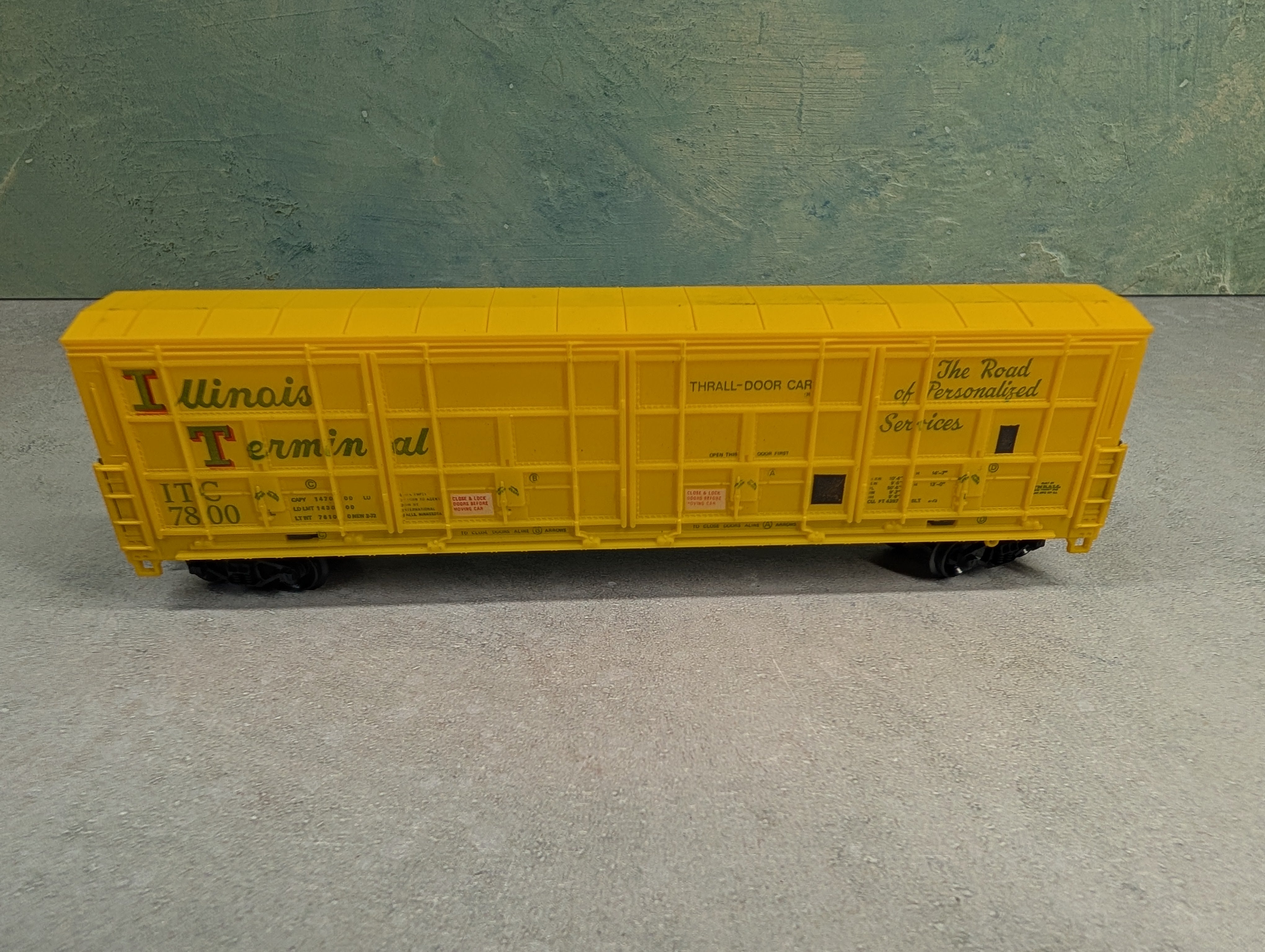 USED Life-Like HO Scale Thrall Door Box Car Illinois Terminal ITC #7800