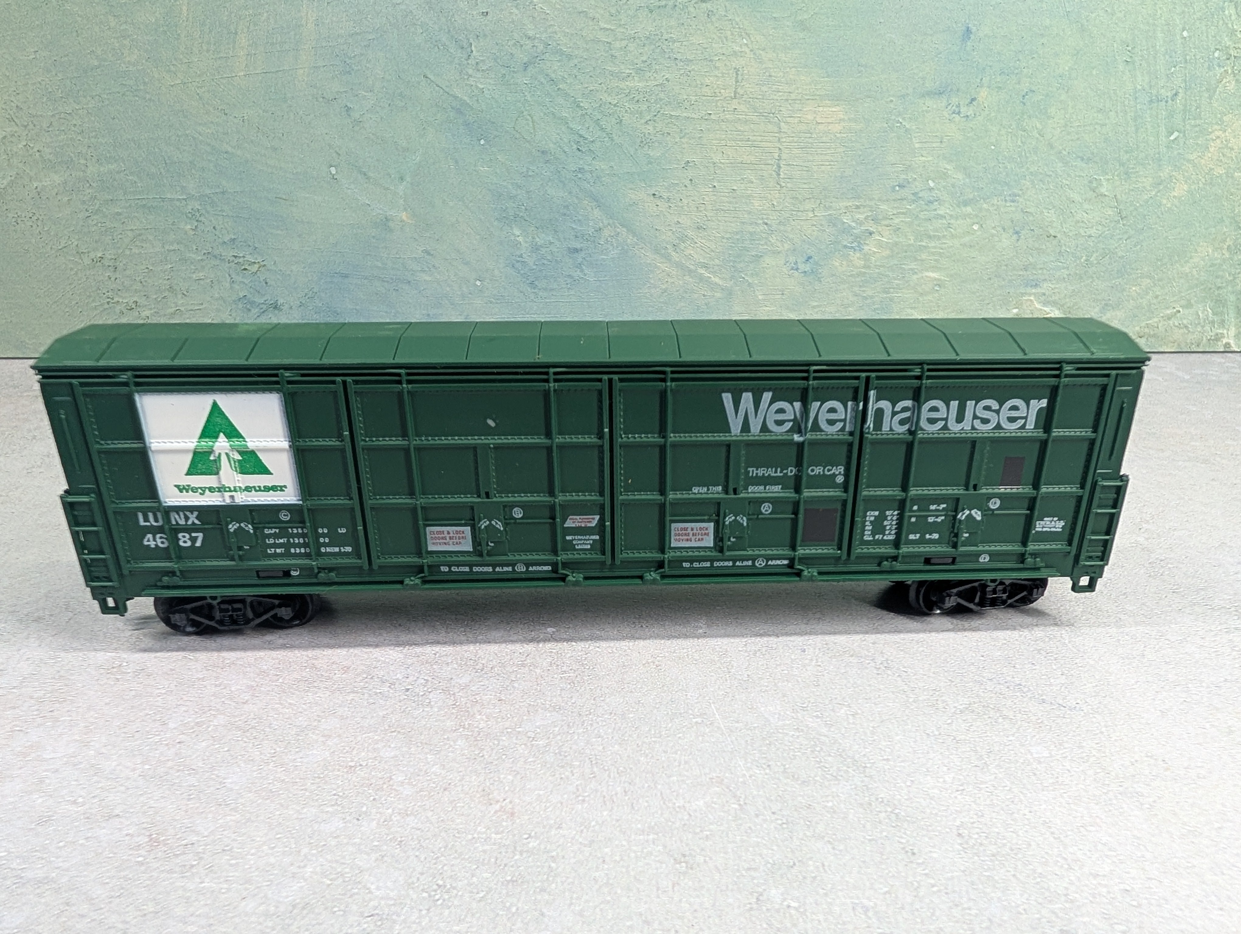 USED Life-Like HO Scale Thrall Door Box Car Weyerhaeuser LUNX #4687