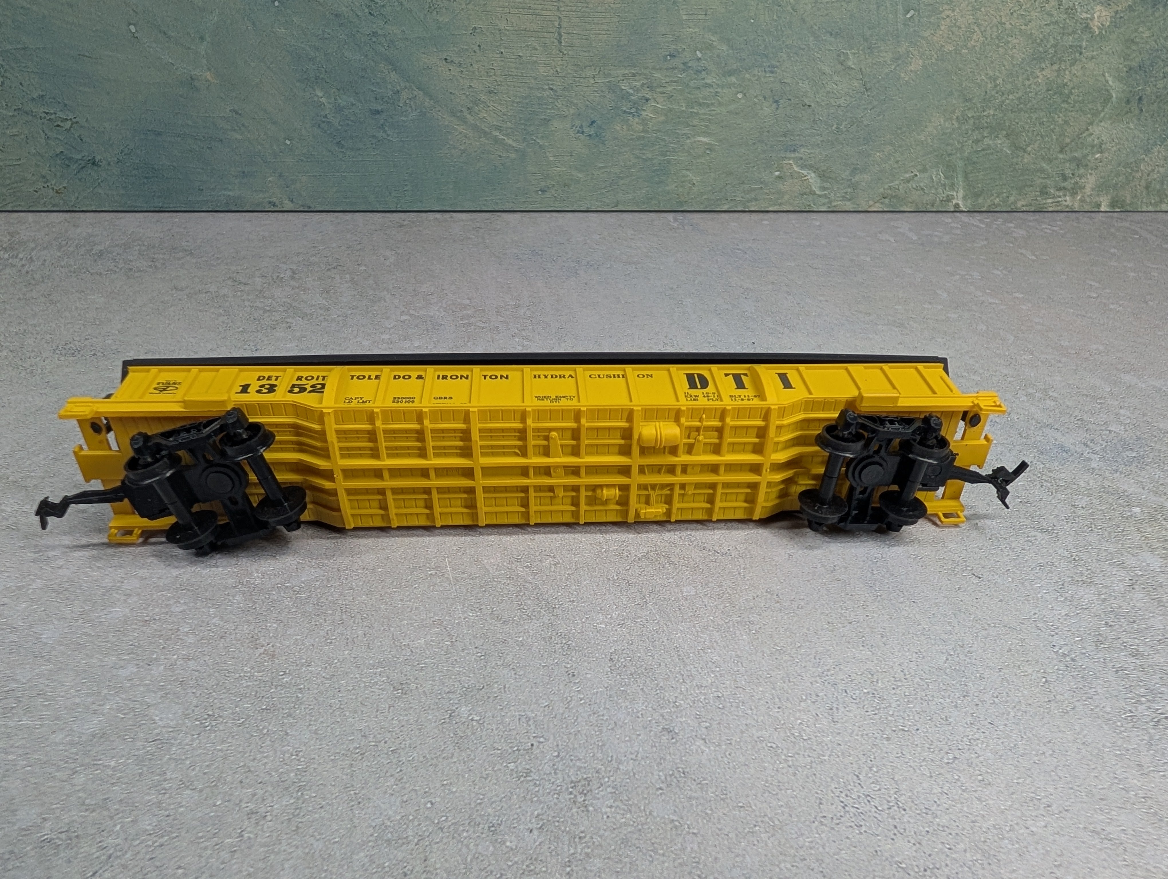 USED Life-Like HO Scale 51' Cable Dispensing Car Detroit Toledo & Ironton DTI #1352