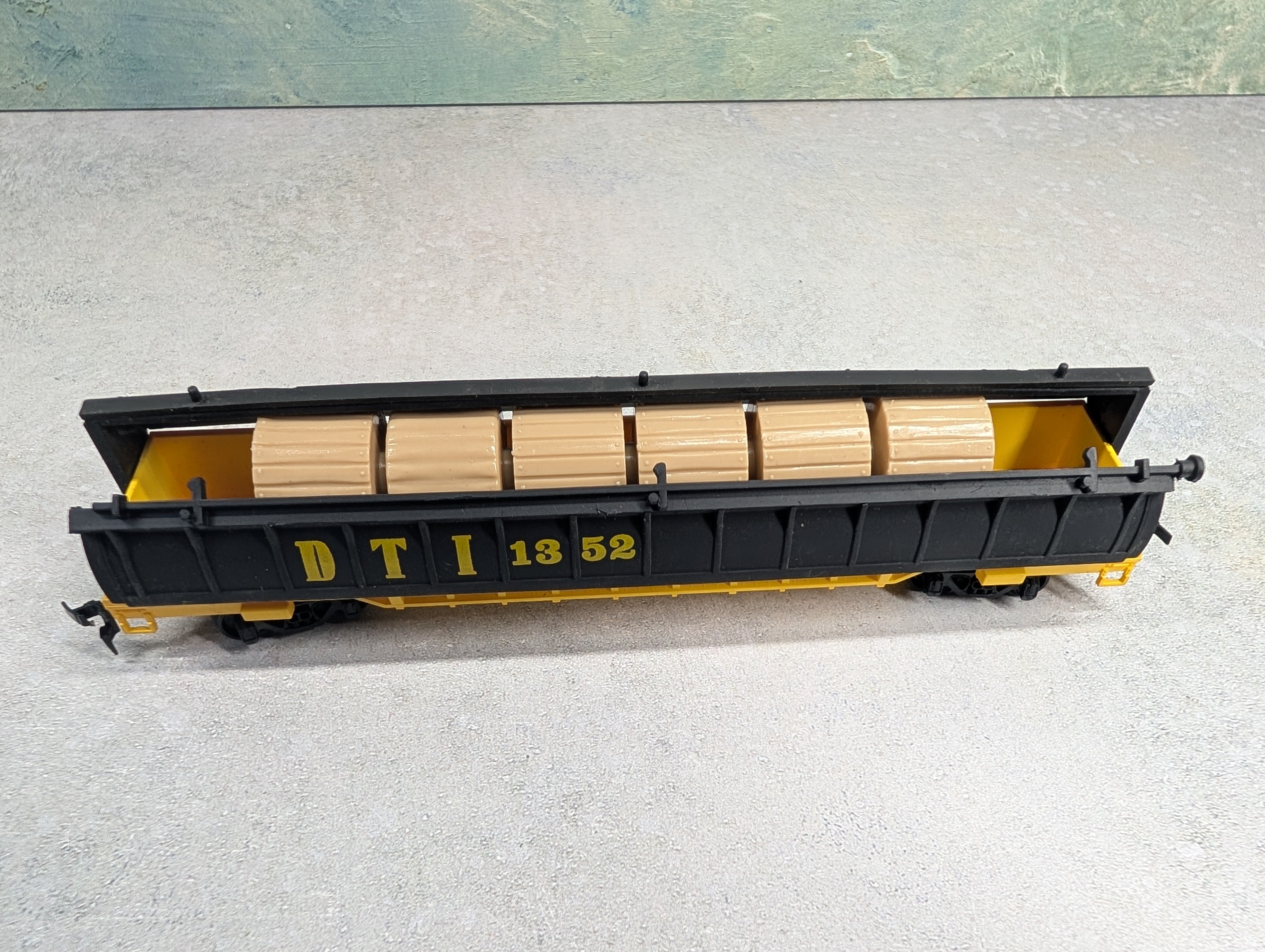 USED Life-Like HO Scale 51' Cable Dispensing Car Detroit Toledo & Ironton DTI #1352
