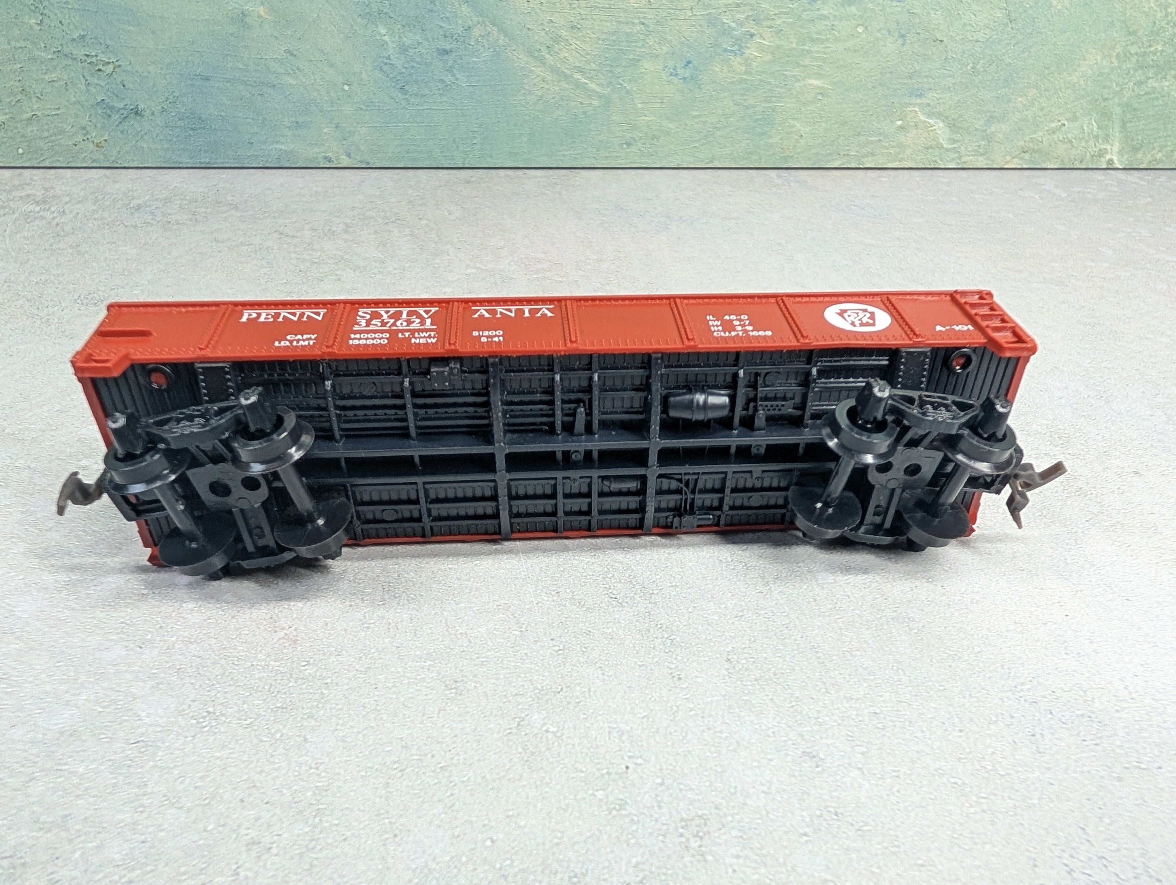 USED HO Scale 40' Gondola Pennsylvania #357621 w/ Load