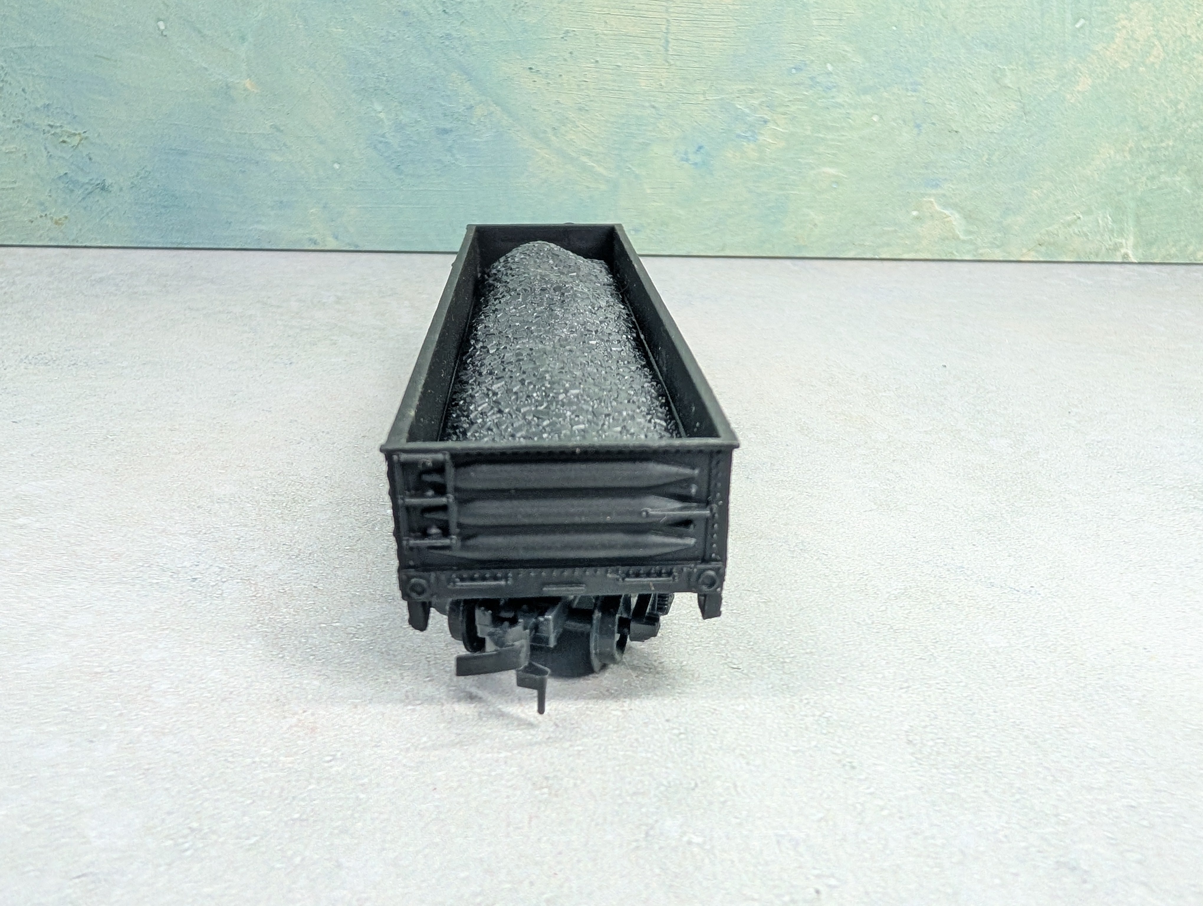 USED HO Scale 40' Gondola Pennsylvania #357621 Black w/ Load