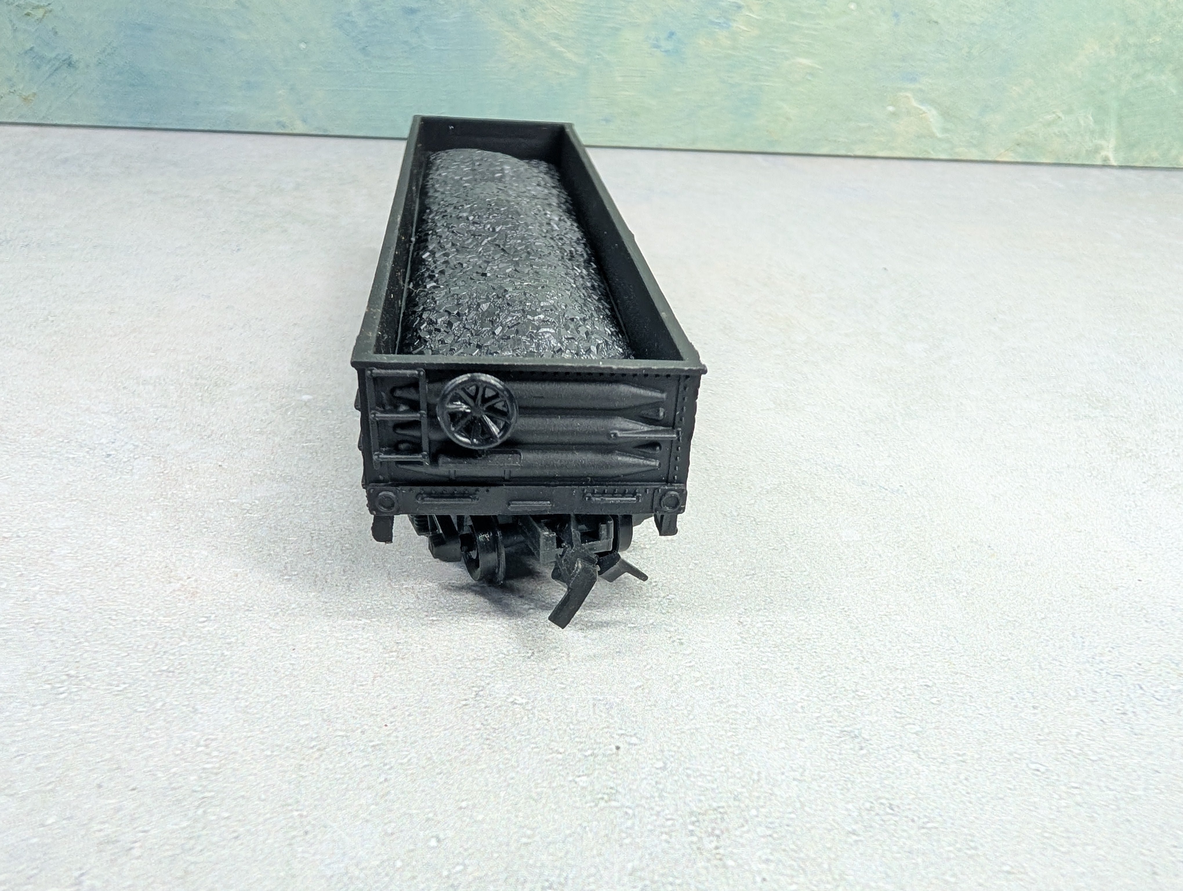 USED HO Scale 40' Gondola Pennsylvania #357621 Black w/ Load