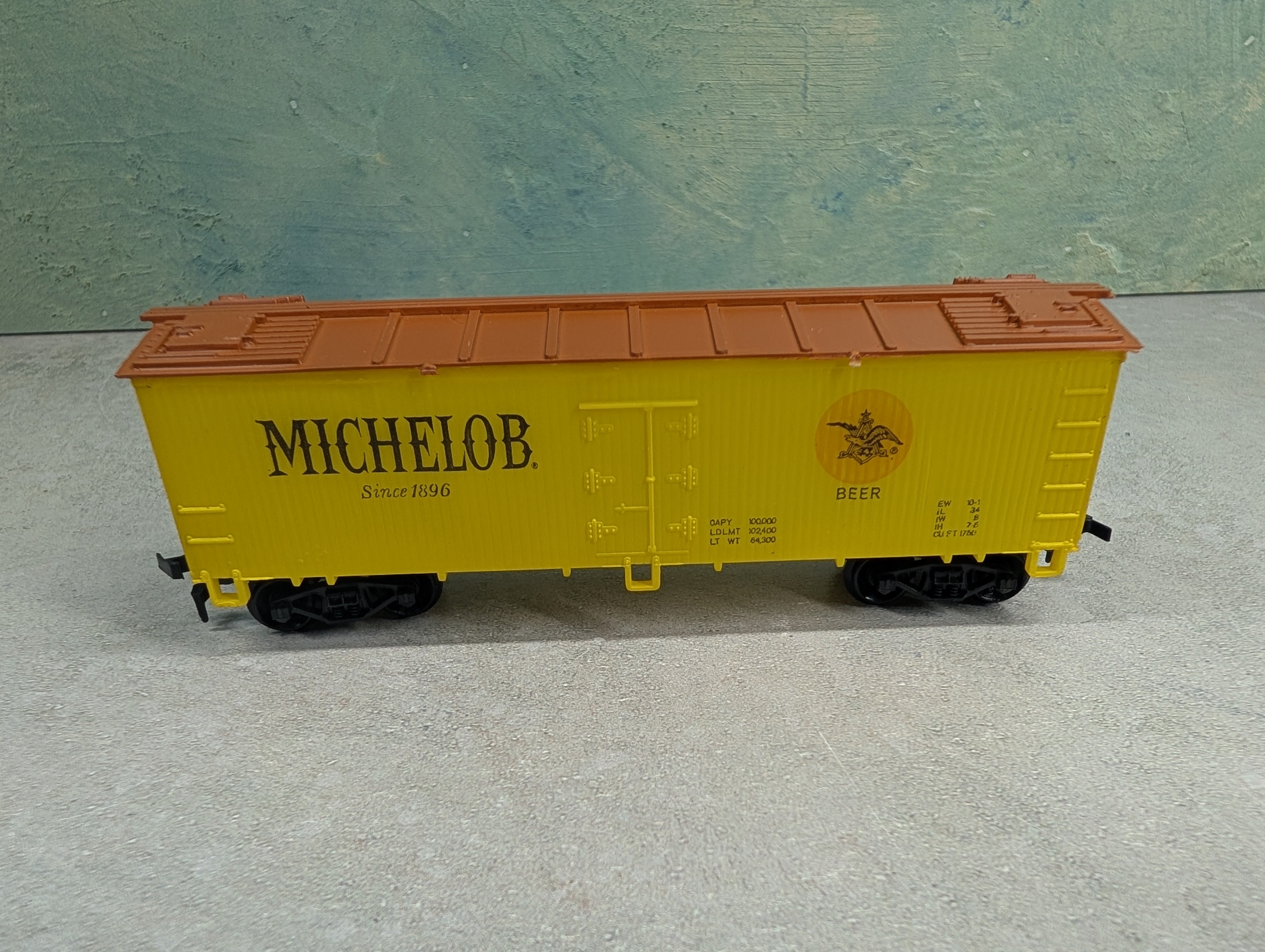 USED Life-Like HO Scale 38' Wooden Reefer Box Car Michelob
