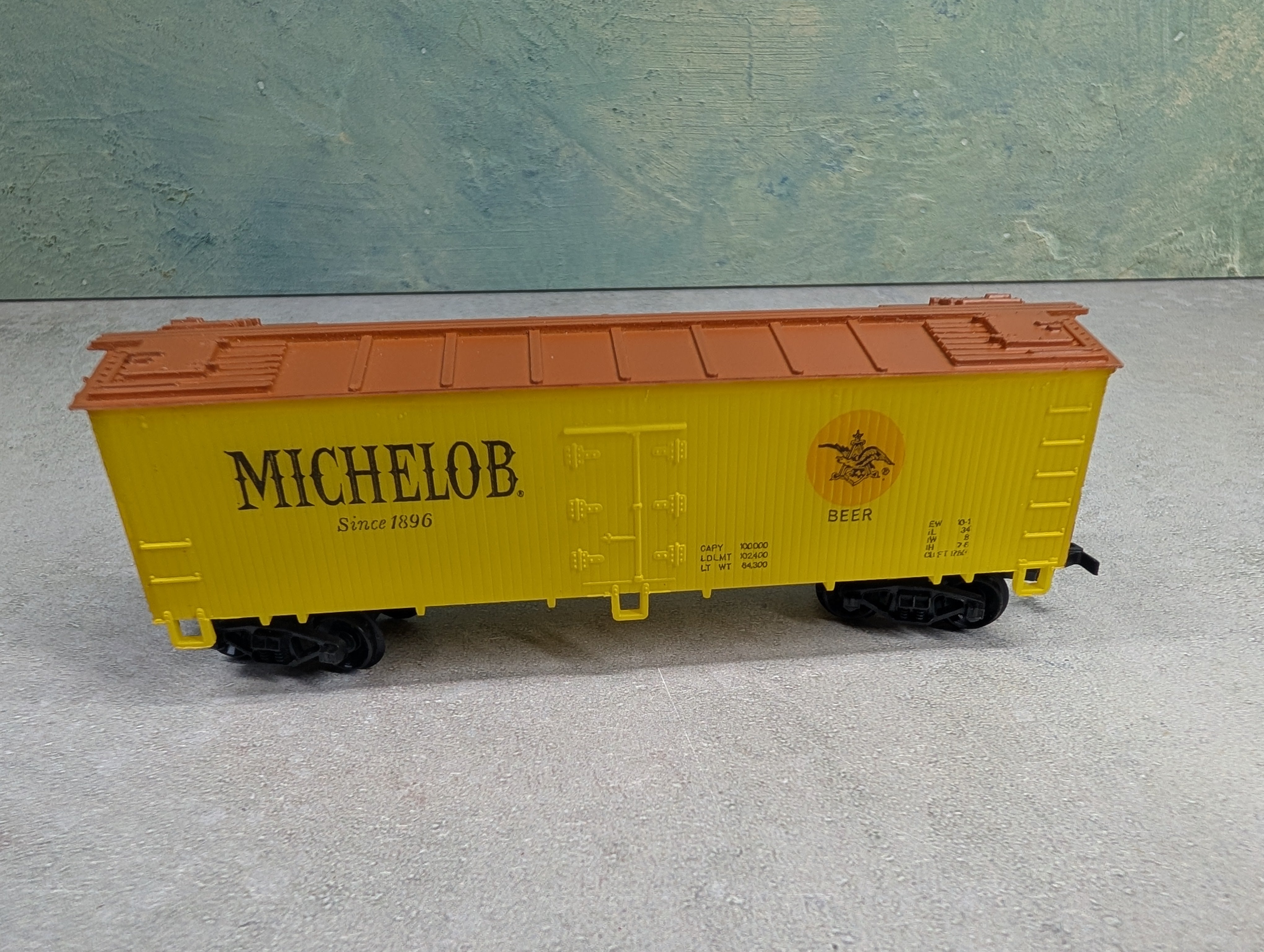 USED Life-Like HO Scale 38' Wooden Reefer Box Car Michelob