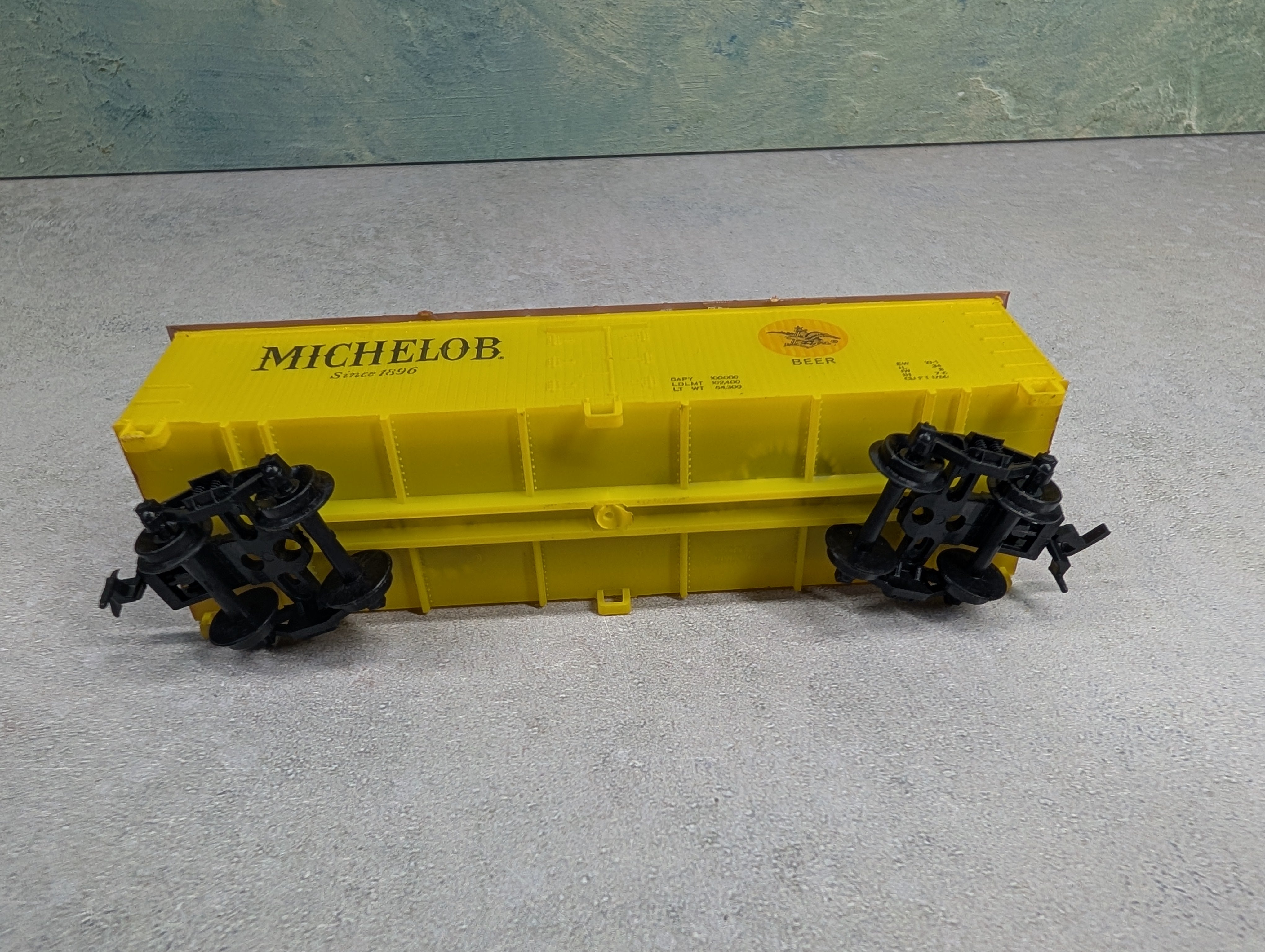 USED Life-Like HO Scale 38' Wooden Reefer Box Car Michelob