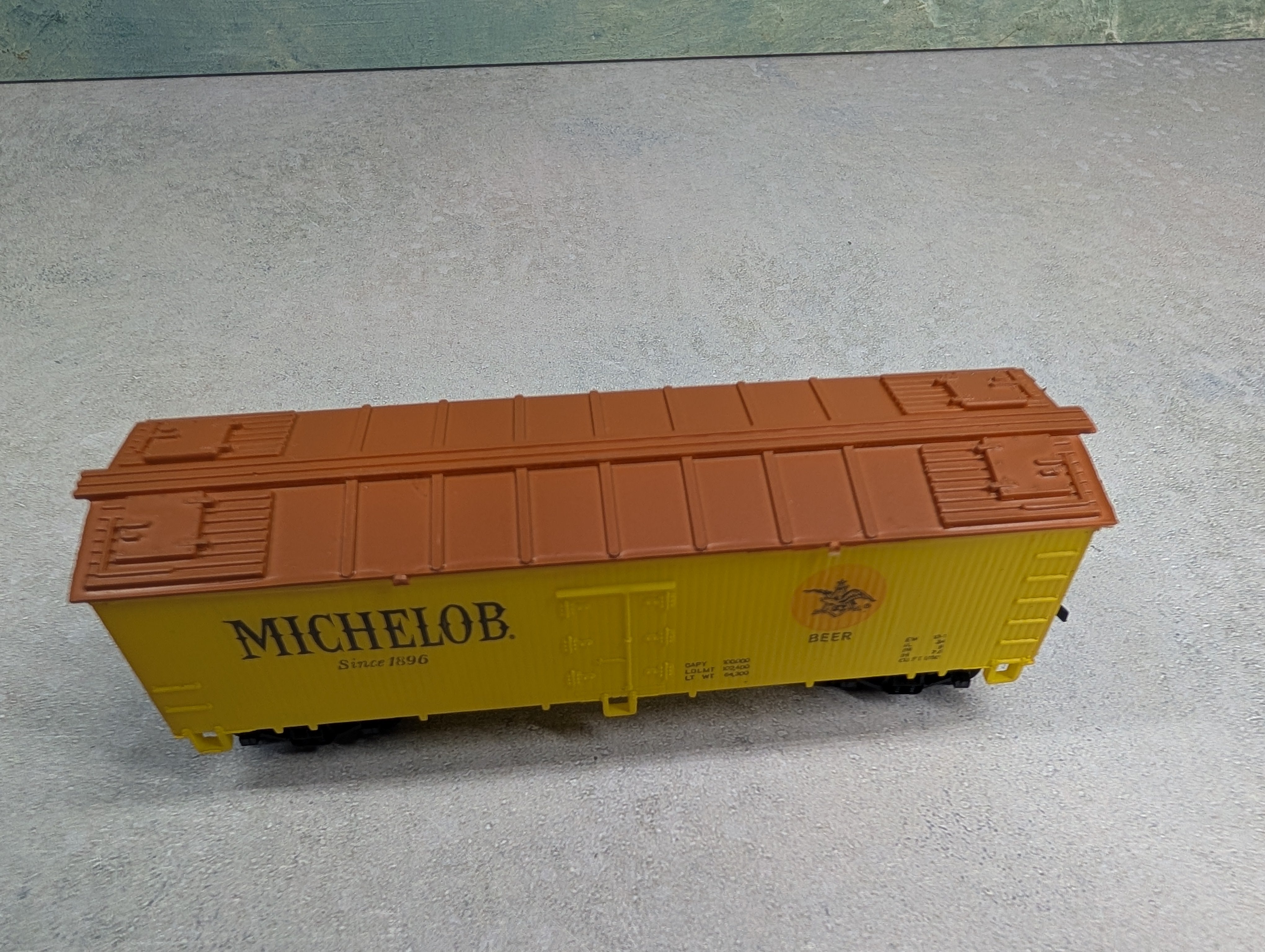 USED Life-Like HO Scale 38' Wooden Reefer Box Car Michelob