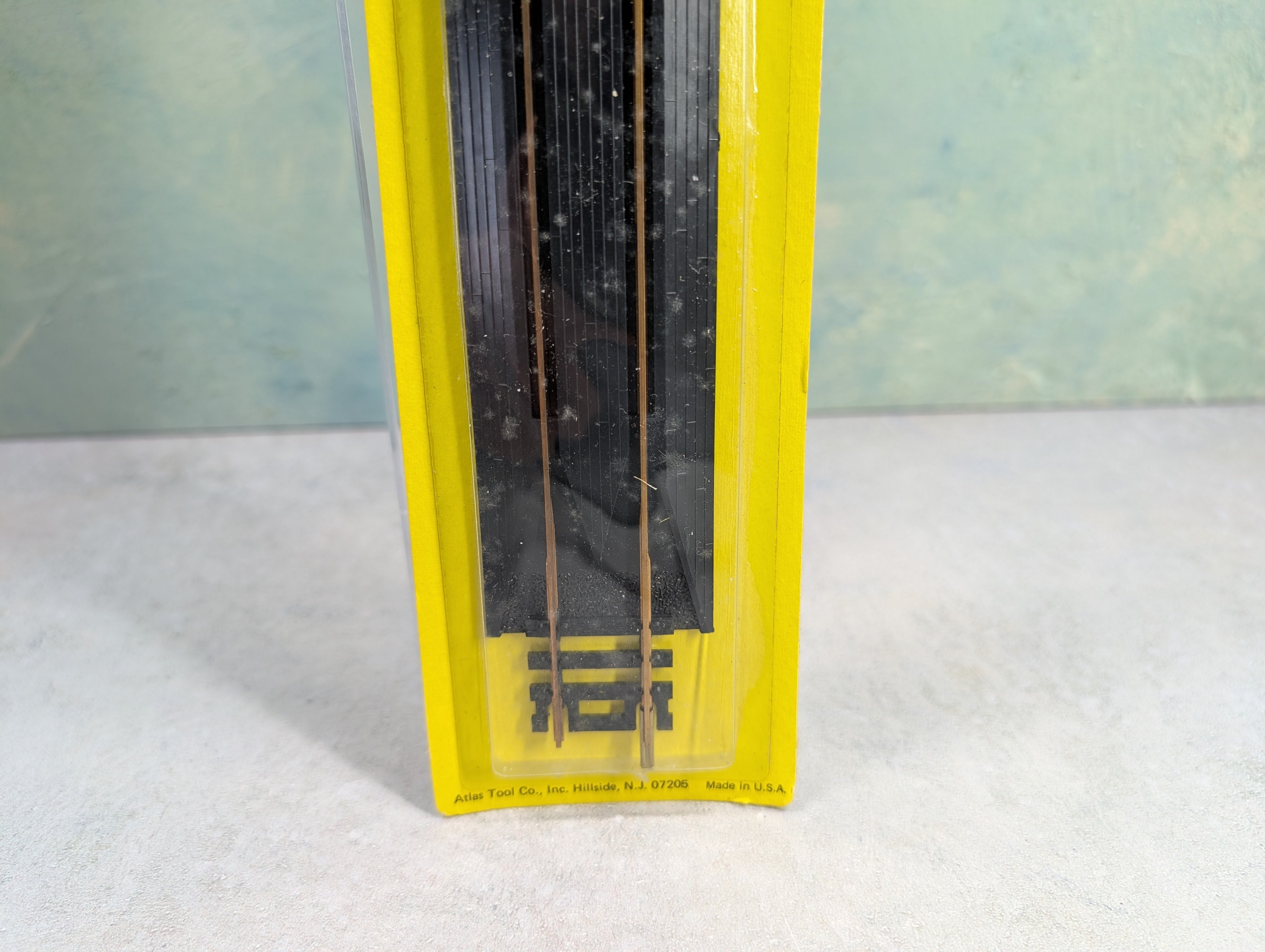USED Atlas 44 HO Scale Straight Rerailer, Brass, Code 100