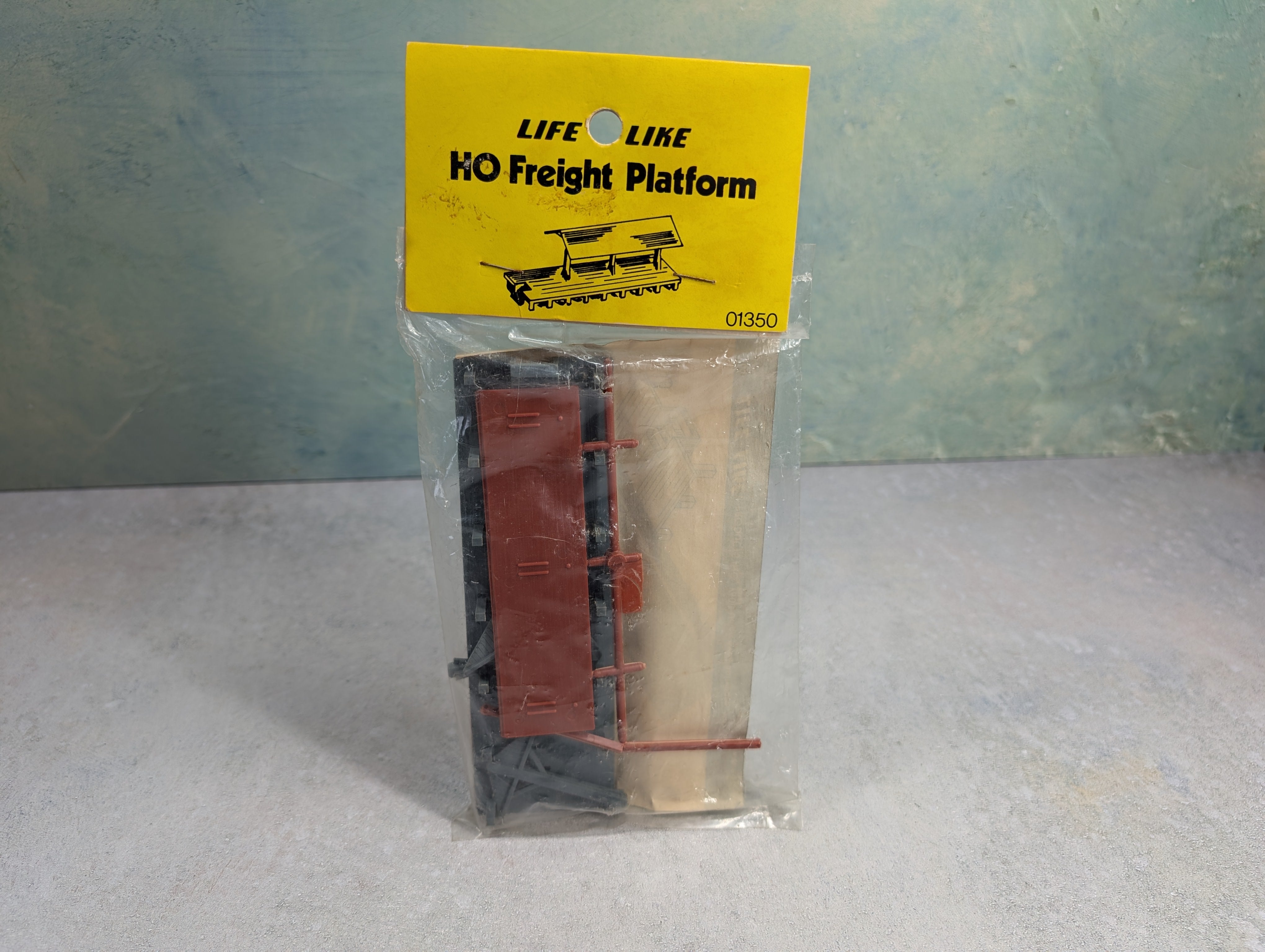 USED Life-Like 1350 HO Scale Freight Platform KIT