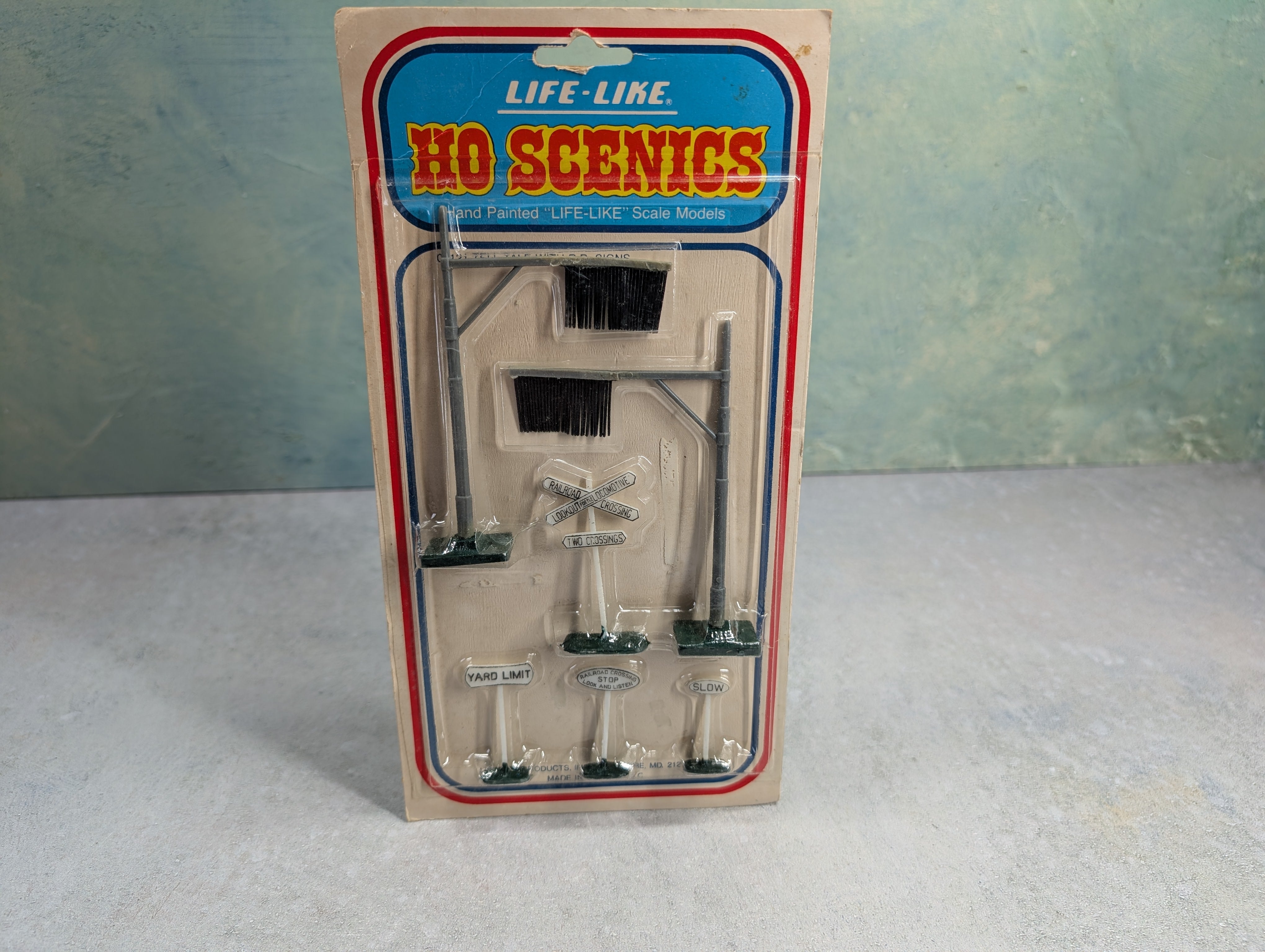 USED Life-Like 1121 HO Scale Tell-Tale with Railroad Signs