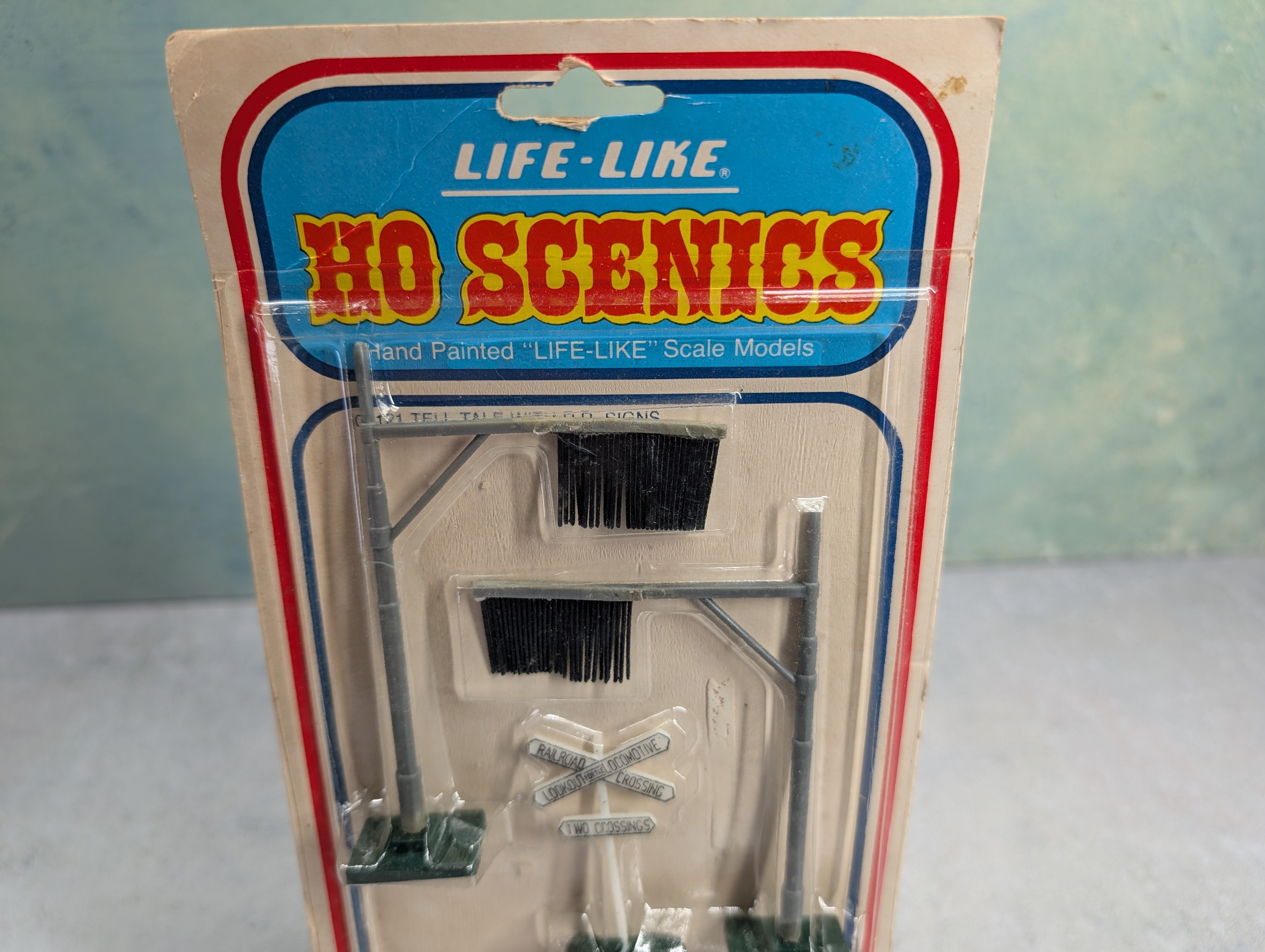 USED Life-Like 1121 HO Scale Tell-Tale with Railroad Signs