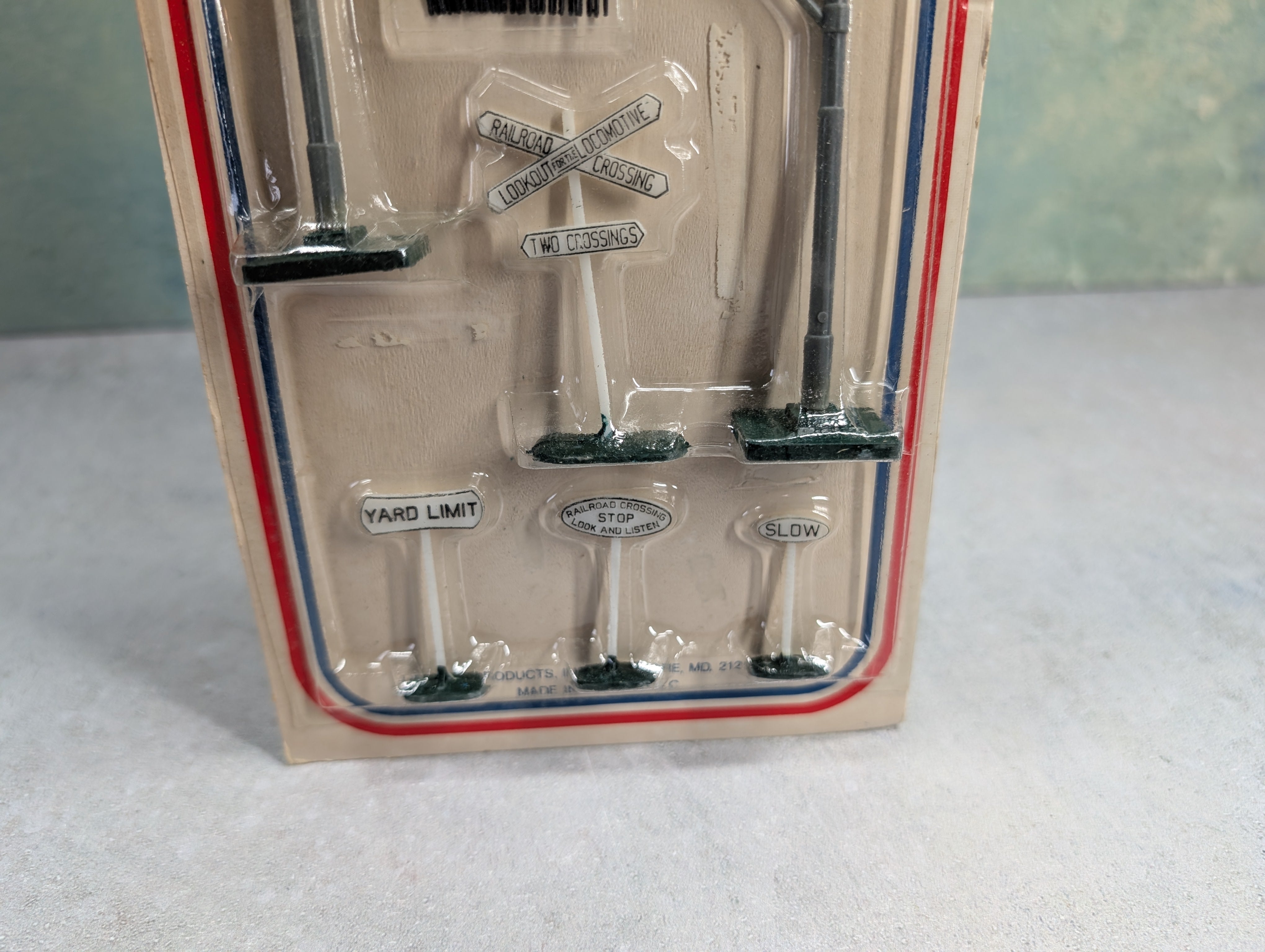 USED Life-Like 1121 HO Scale Tell-Tale with Railroad Signs