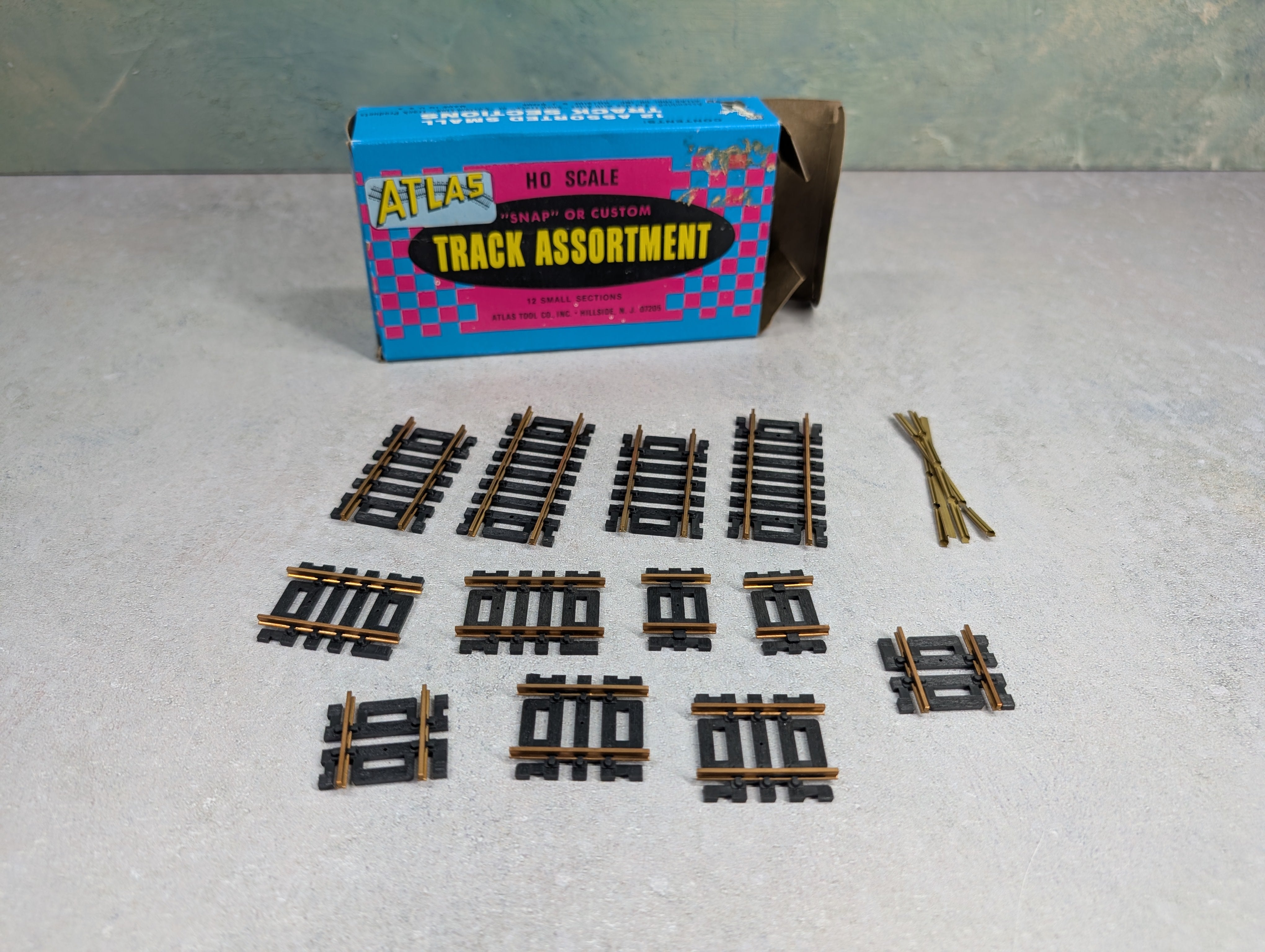 USED Atlas 47 HO Scale Track Assortment, Brass, Code 100 (12 pcs)