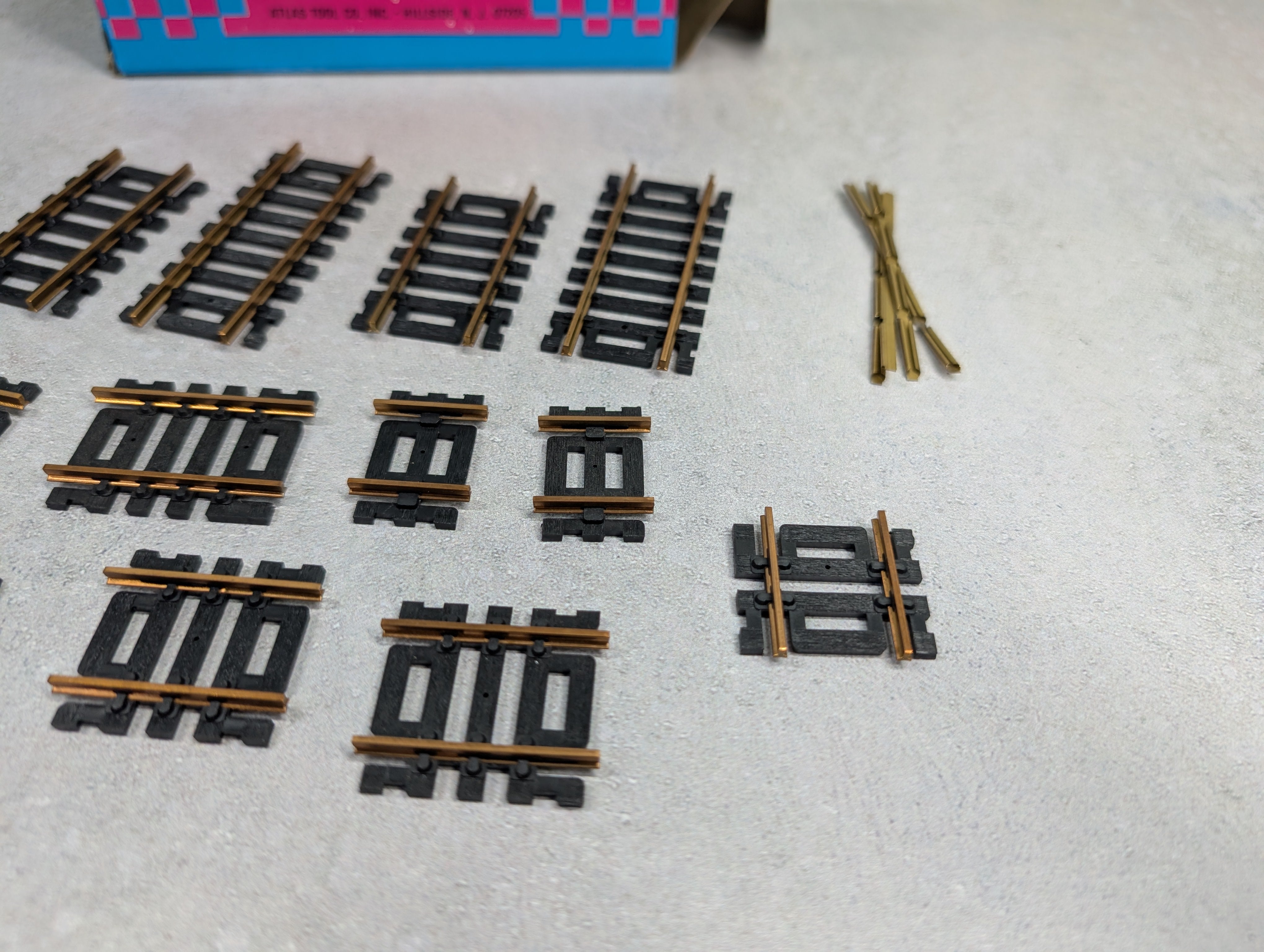 USED Atlas 47 HO Scale Track Assortment, Brass, Code 100 (12 pcs)
