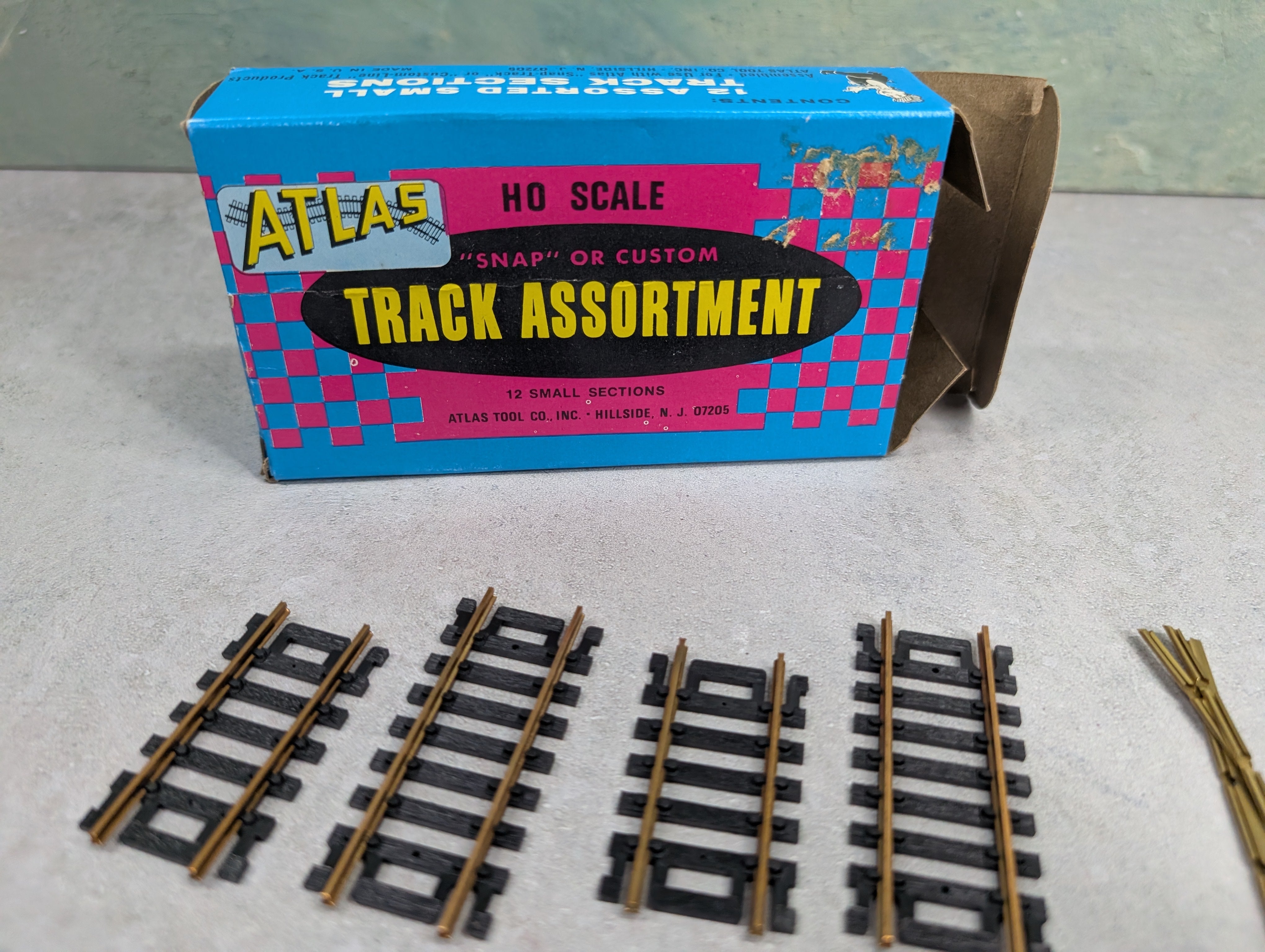 USED Atlas 47 HO Scale Track Assortment, Brass, Code 100 (12 pcs)