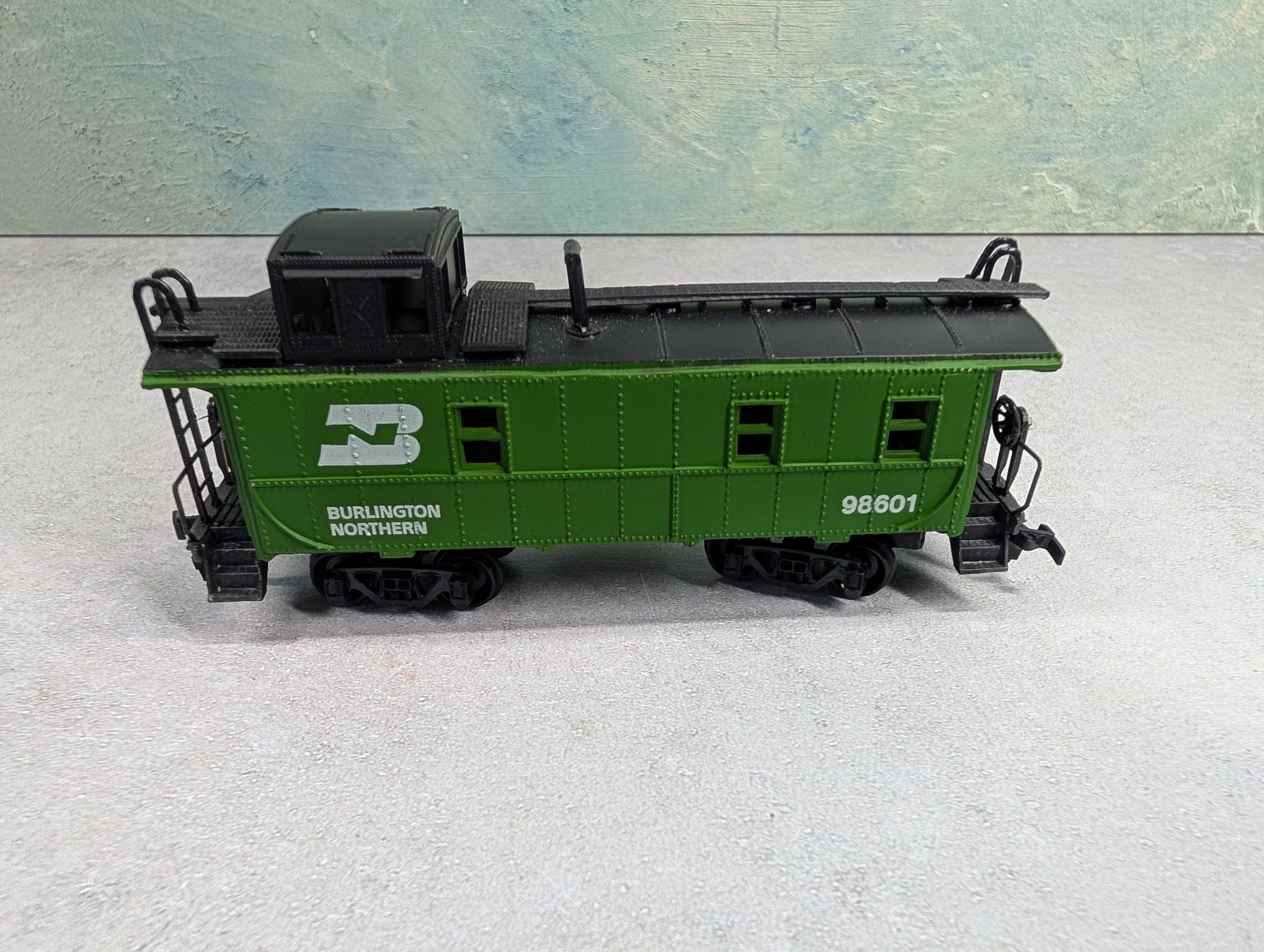 USED Lionel HO Scale Caboose Burlington Northern #98601