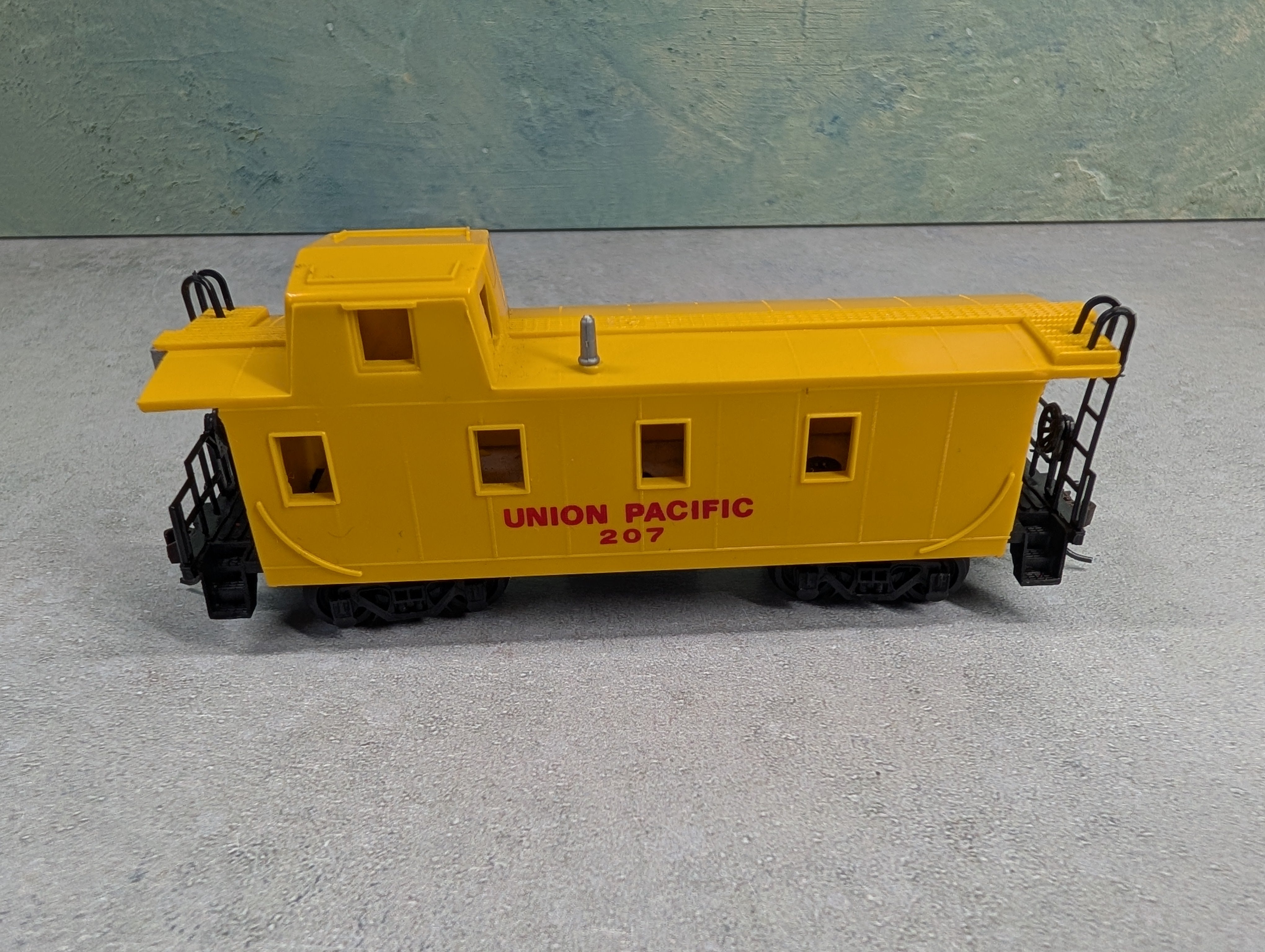 USED Bachmann HO Scale Caboose Union Pacific #207