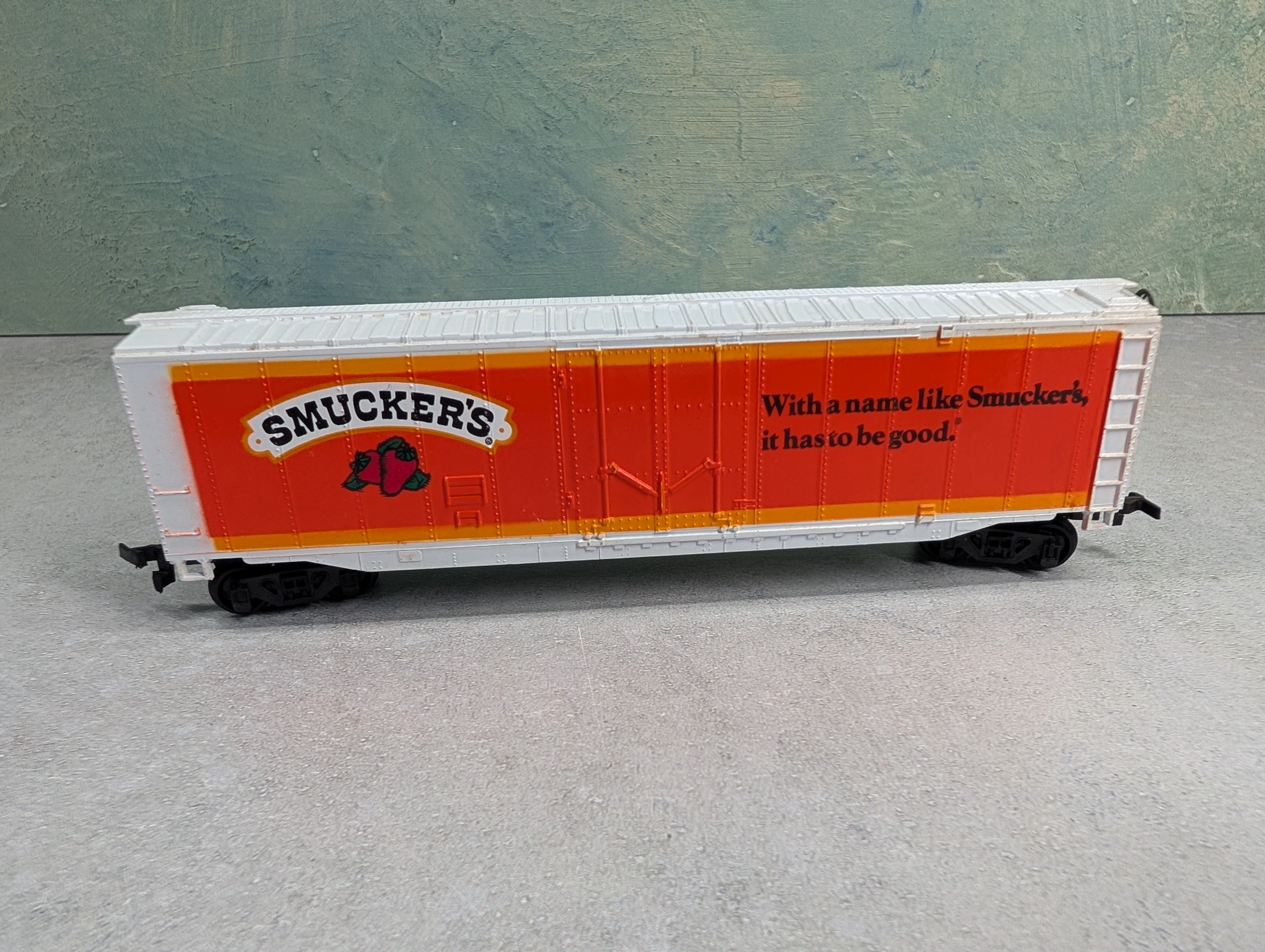 USED Bachmann HO Scale 50' Box Car Smucker's