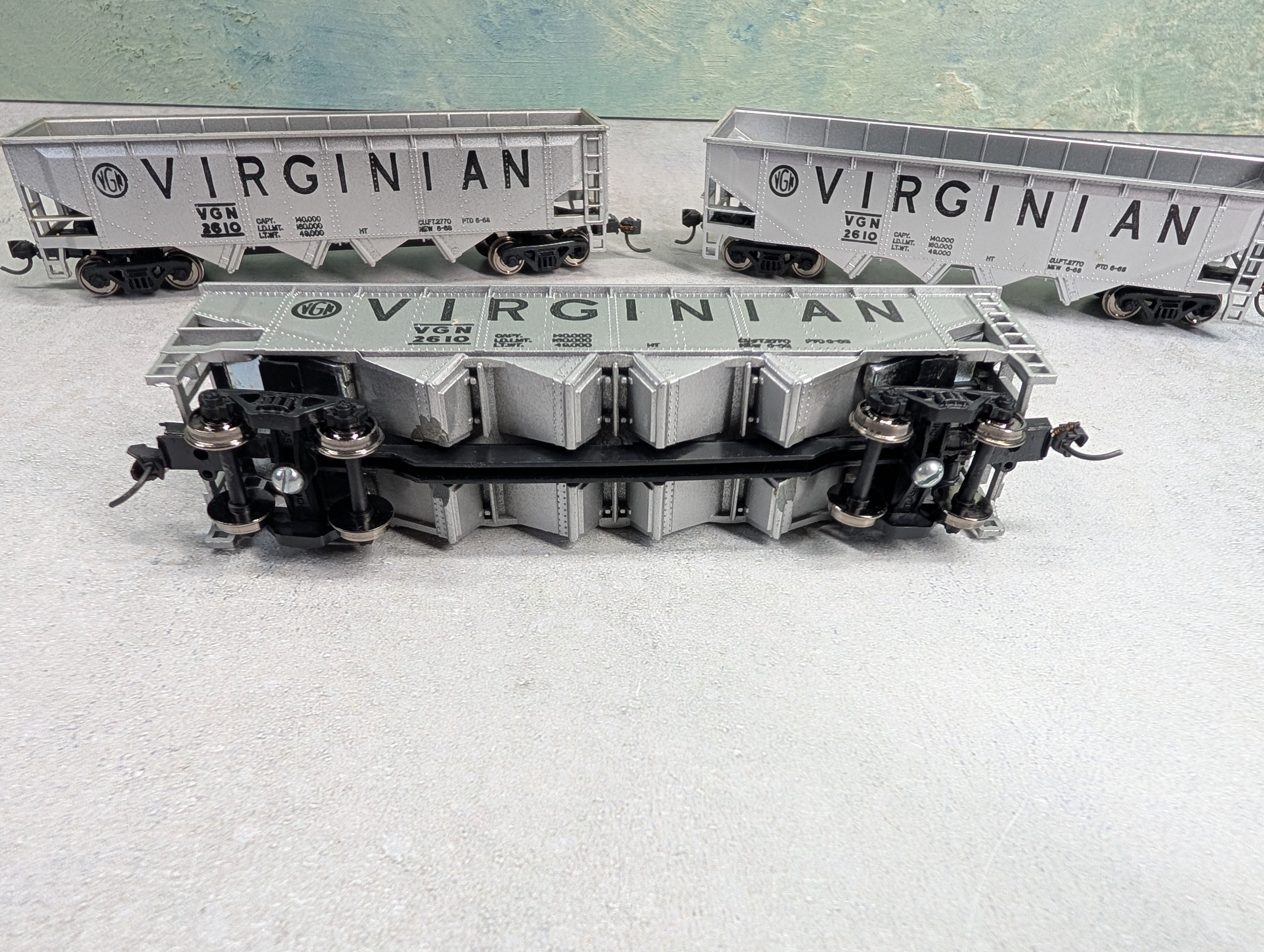 USED Tyco HO Scale Quad Hopper Virginian VGN #2610 Kadees & Metal Wheels (3 pcs)