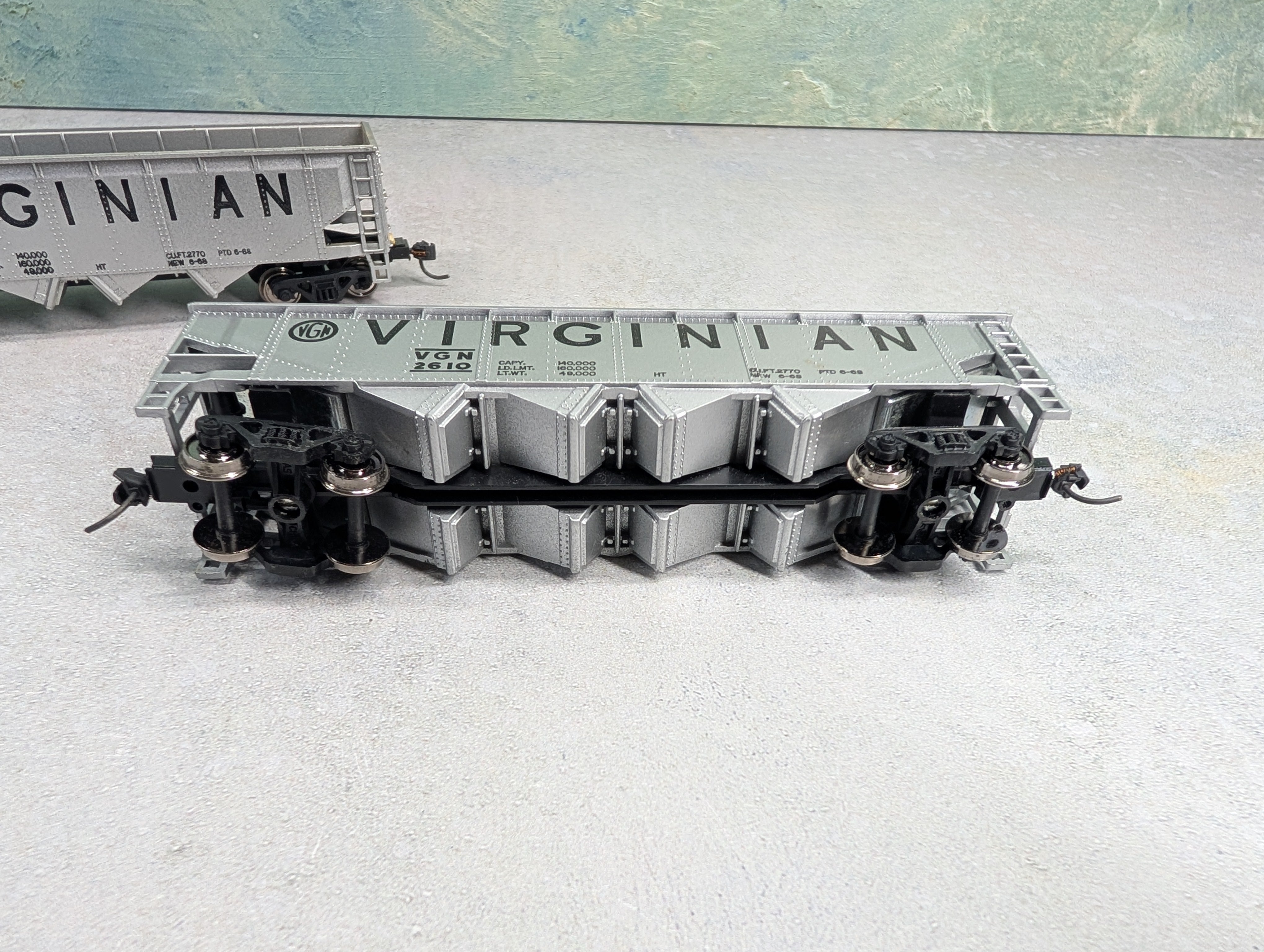 USED Tyco HO Scale Quad Hopper Virginian VGN #2610 Kadees & Metal Wheels (3 pcs)