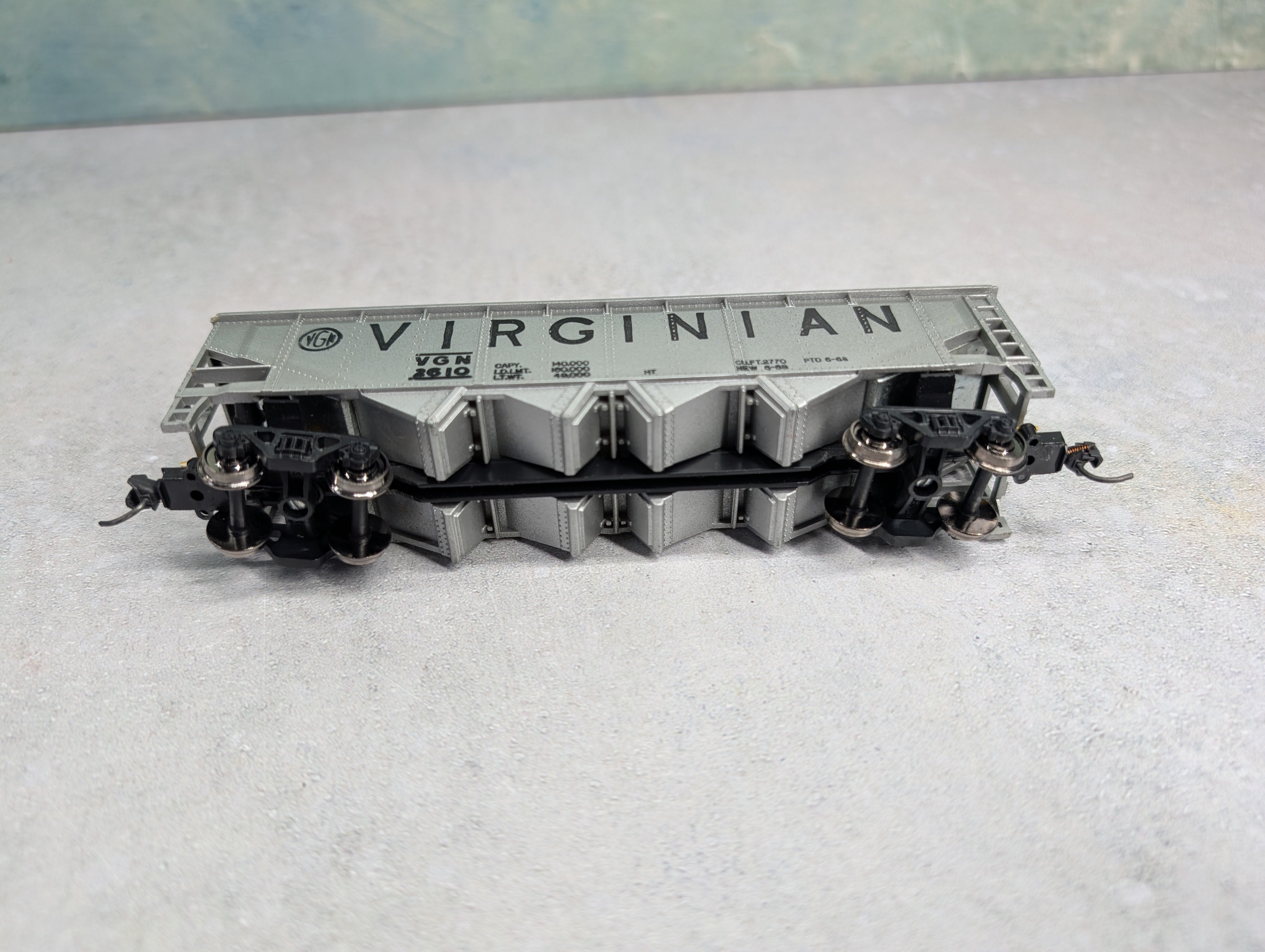 USED Tyco HO Scale Quad Hopper Virginian VGN #2610 Kadees & Metal Wheels (3 pcs)