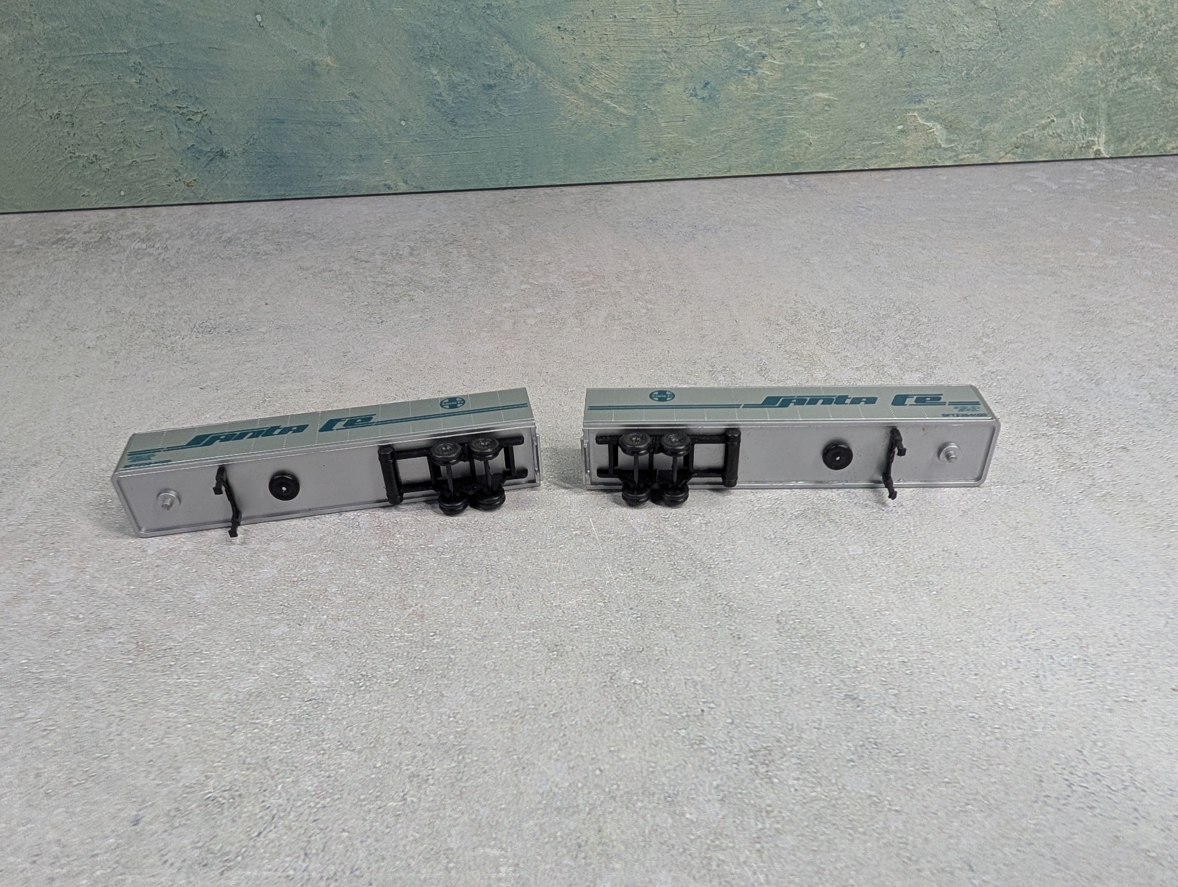USED N Scale 45' Trailers Santa Fe SFTZ #254029 (2 pcs)