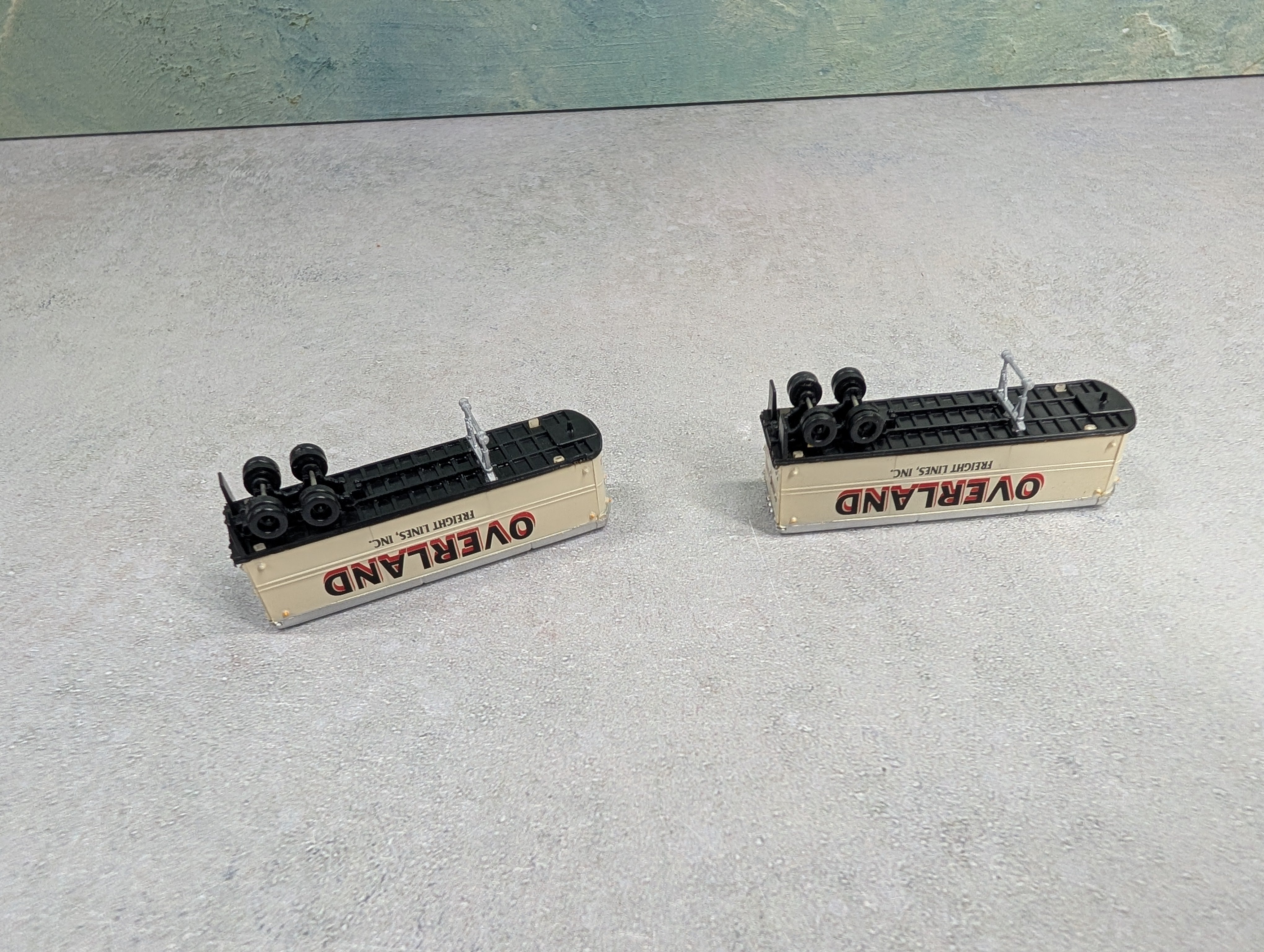 USED N Scale 32' Trailers Overland Freight (2 pcs)