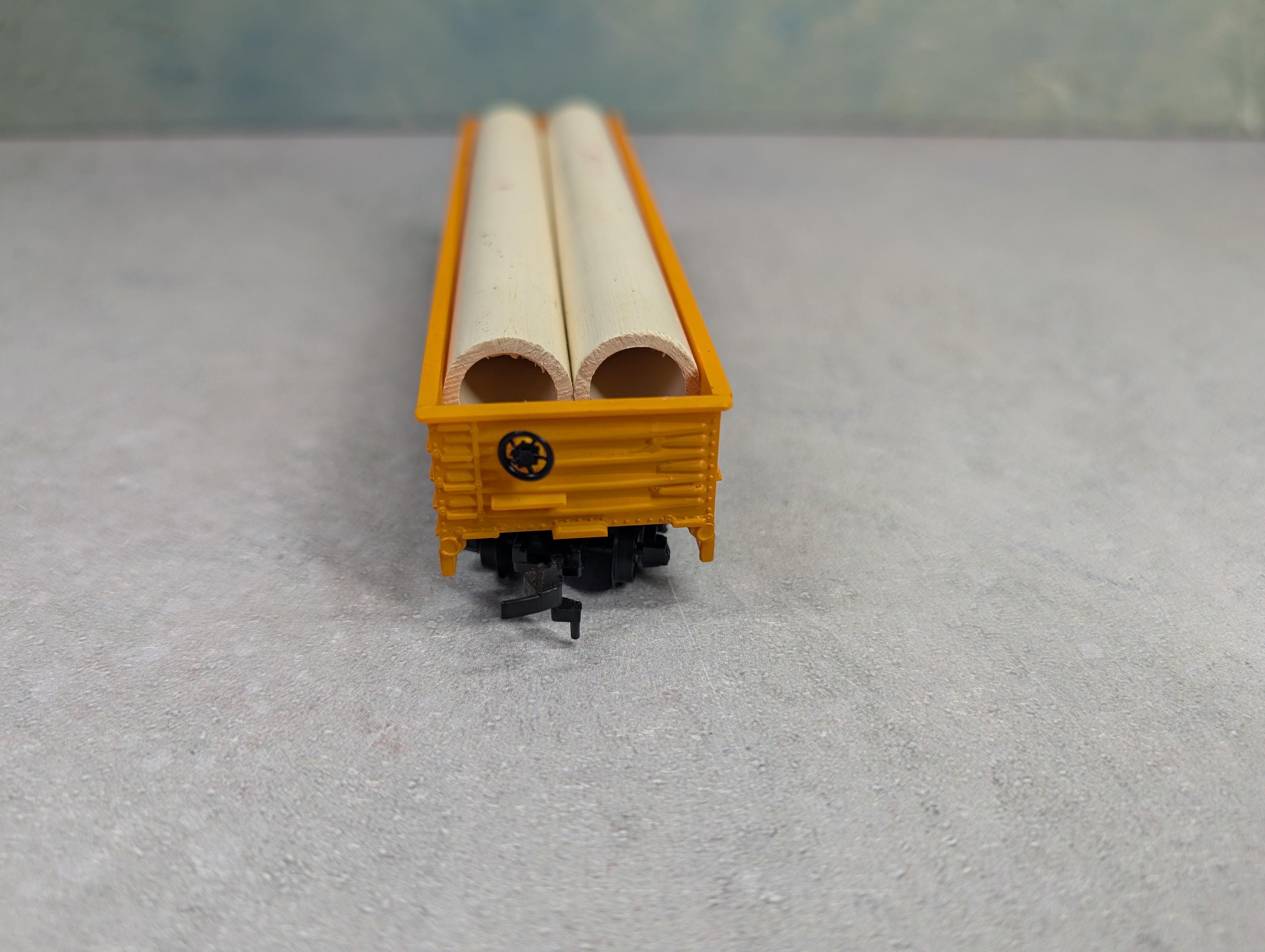 USED Tyco HO Scale 40' Gondola Union Pacific UP #2923 w/ Custom Pipe Load