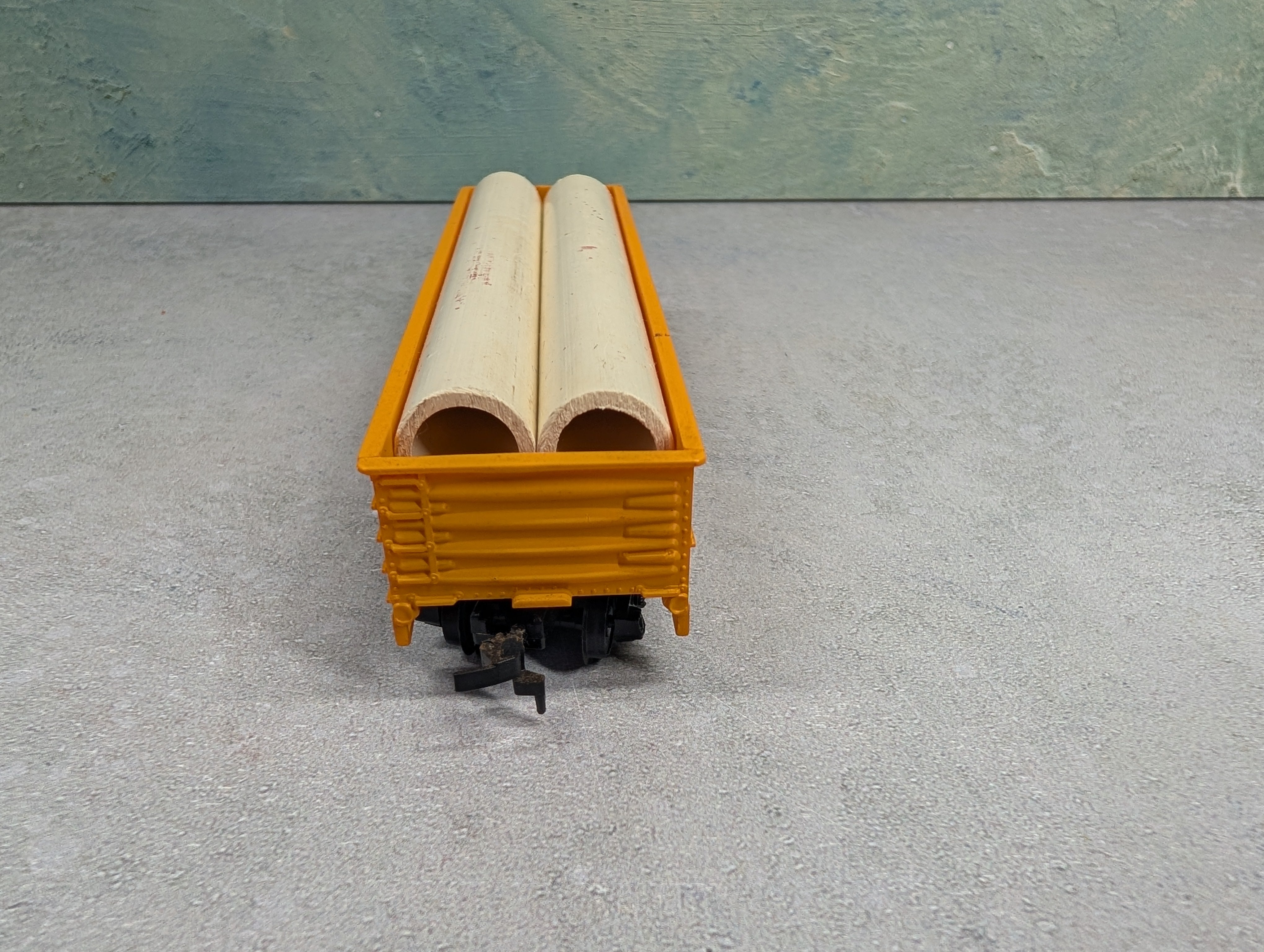 USED Tyco HO Scale 40' Gondola Union Pacific UP #2923 w/ Custom Pipe Load
