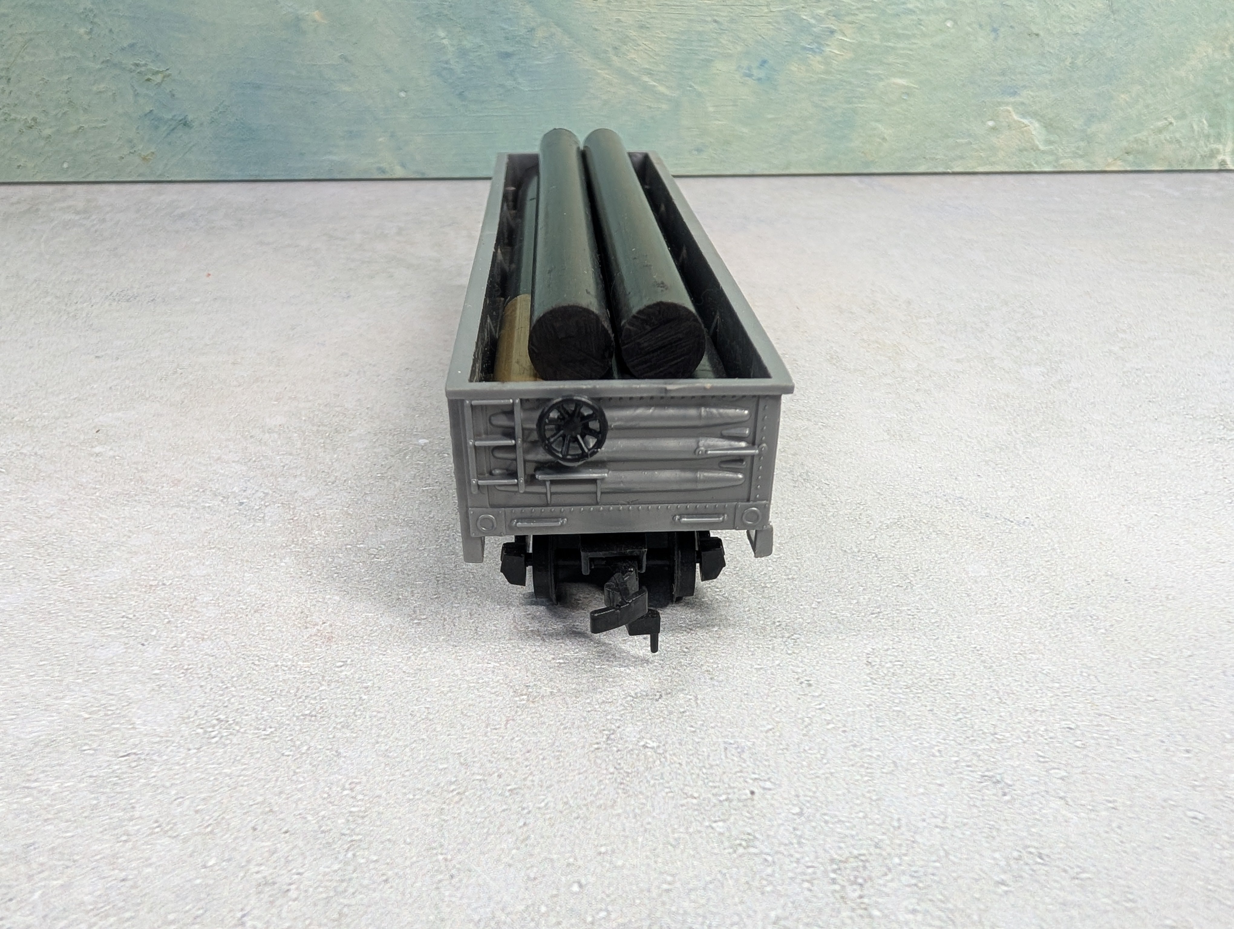 USED Bachmann HO Scale 40' Gondola Southern #1246 w/ Custom Pipe Load