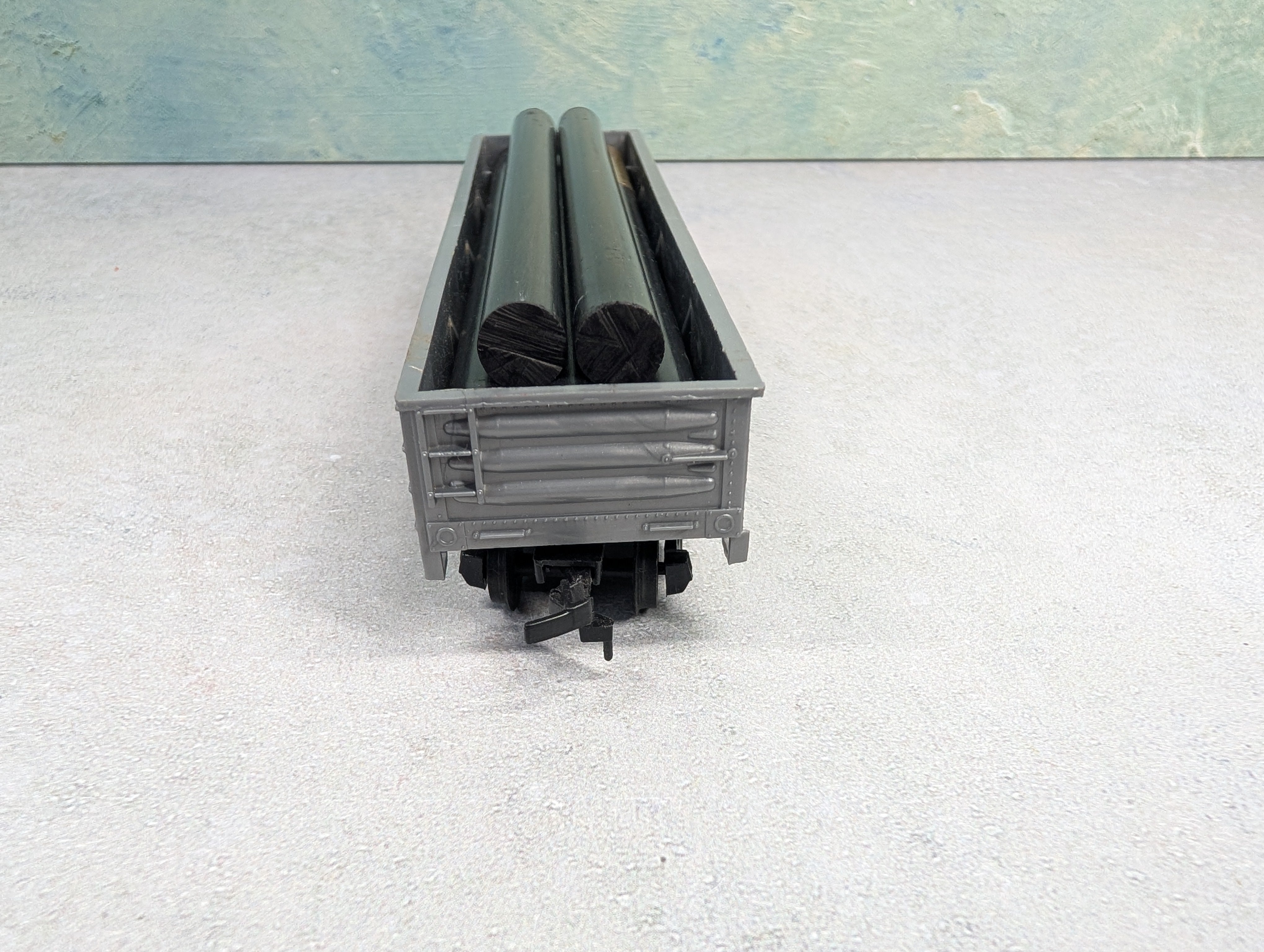 USED Bachmann HO Scale 40' Gondola Southern #1246 w/ Custom Pipe Load