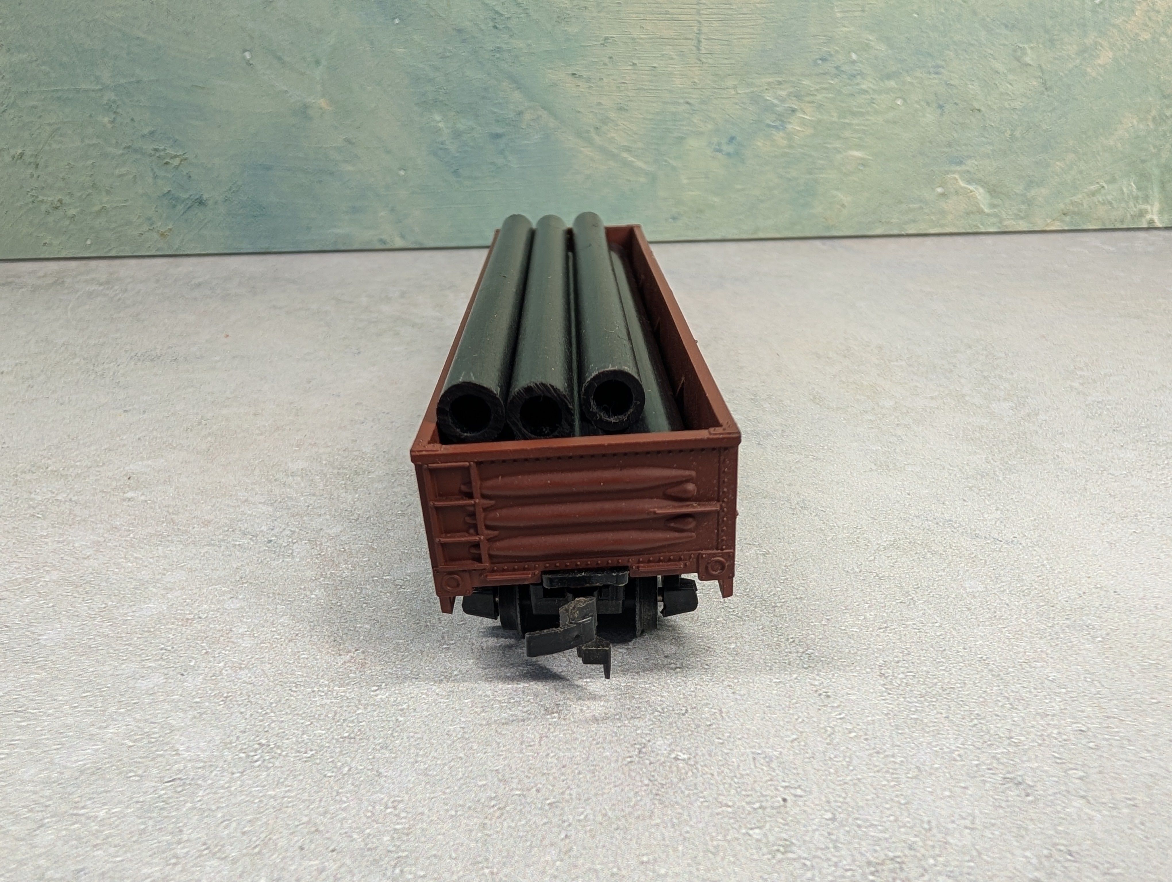 USED AHM HO Scale 40' Gondola Southern Pacific SP #328000 w/ Custom Pipe Load