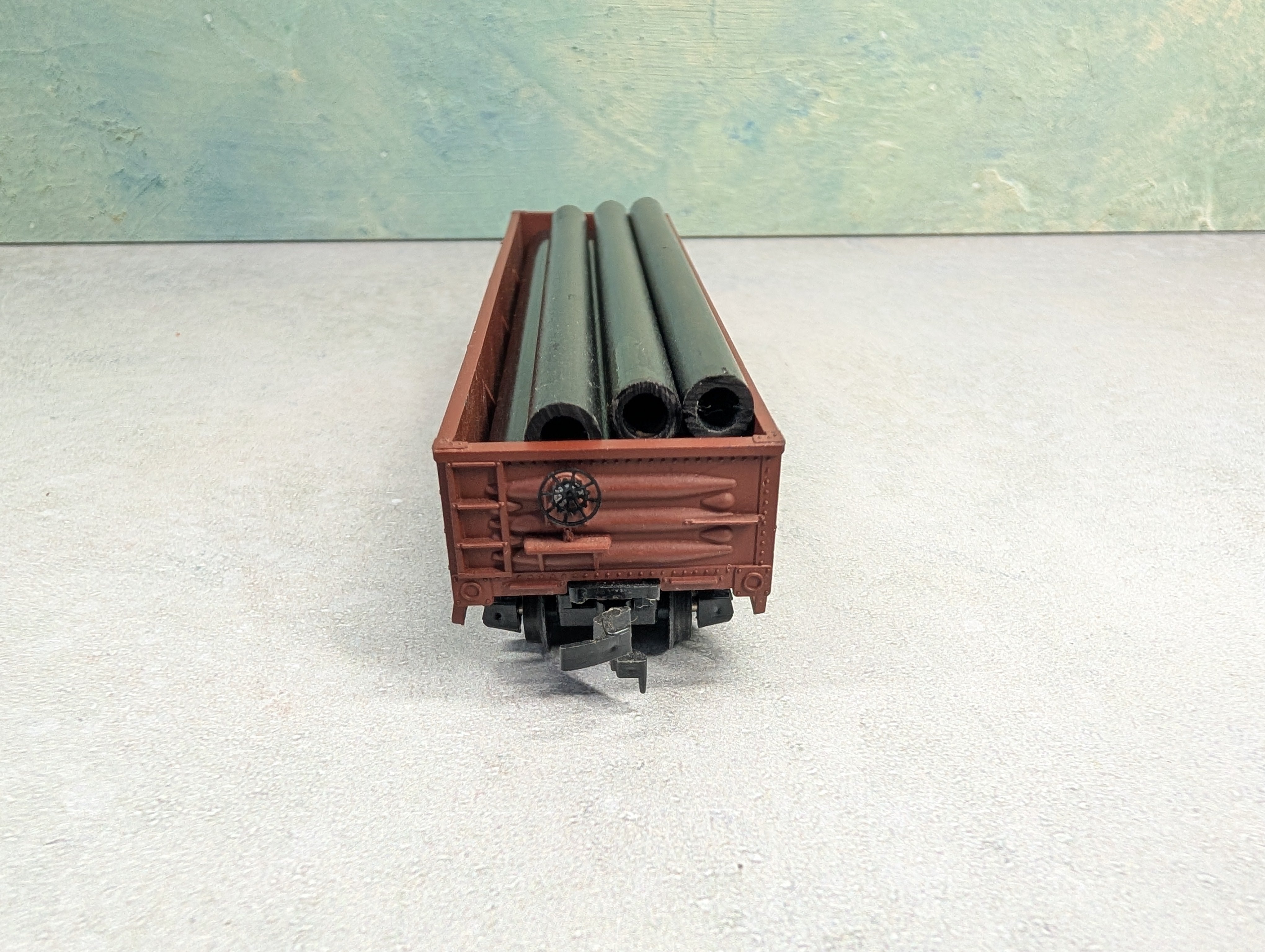 USED AHM HO Scale 40' Gondola Southern Pacific SP #328000 w/ Custom Pipe Load