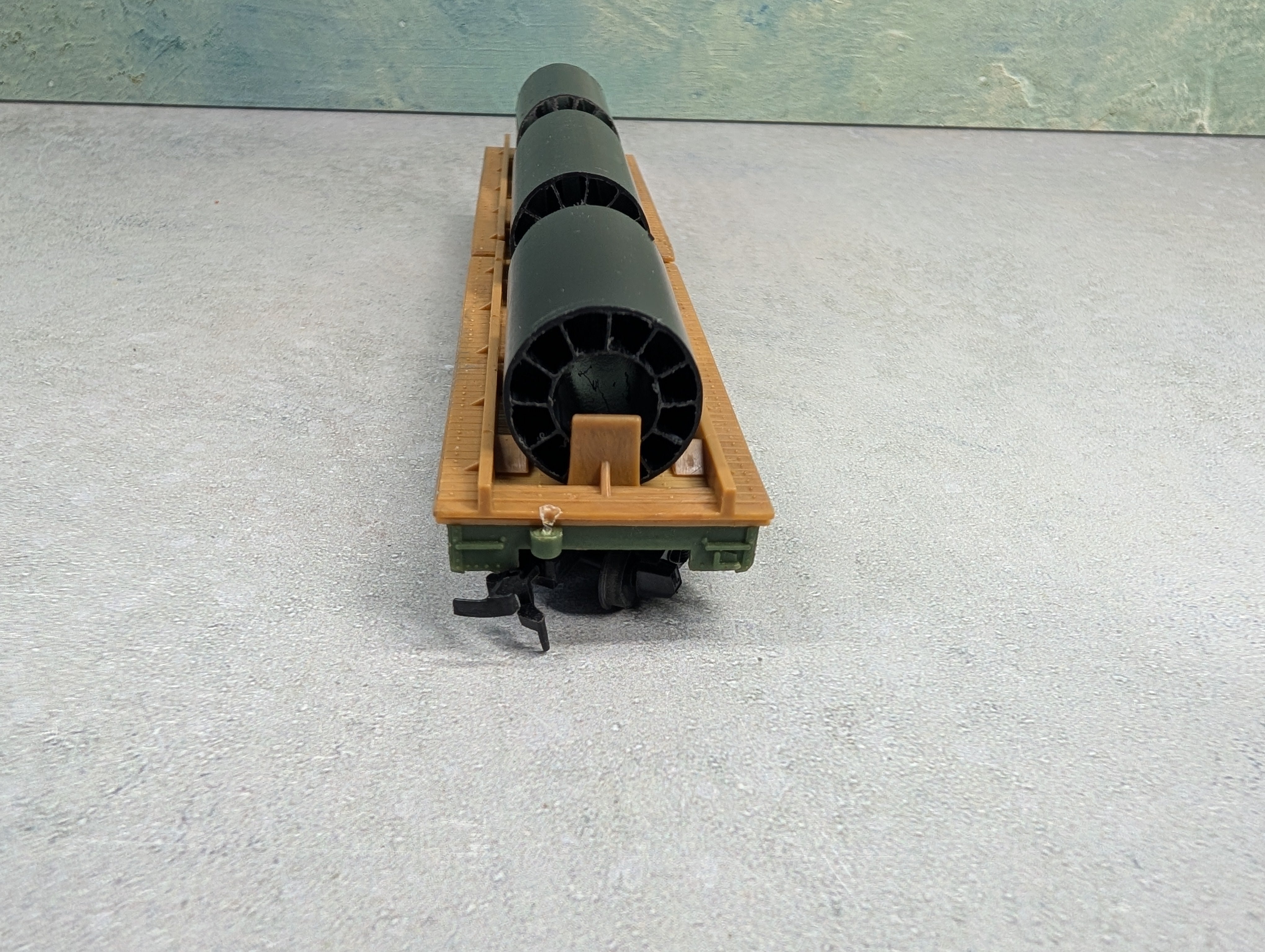 USED Tyco HO Scale 50' Flat Car Great Northern #42953 w/ Custom Pipe Load