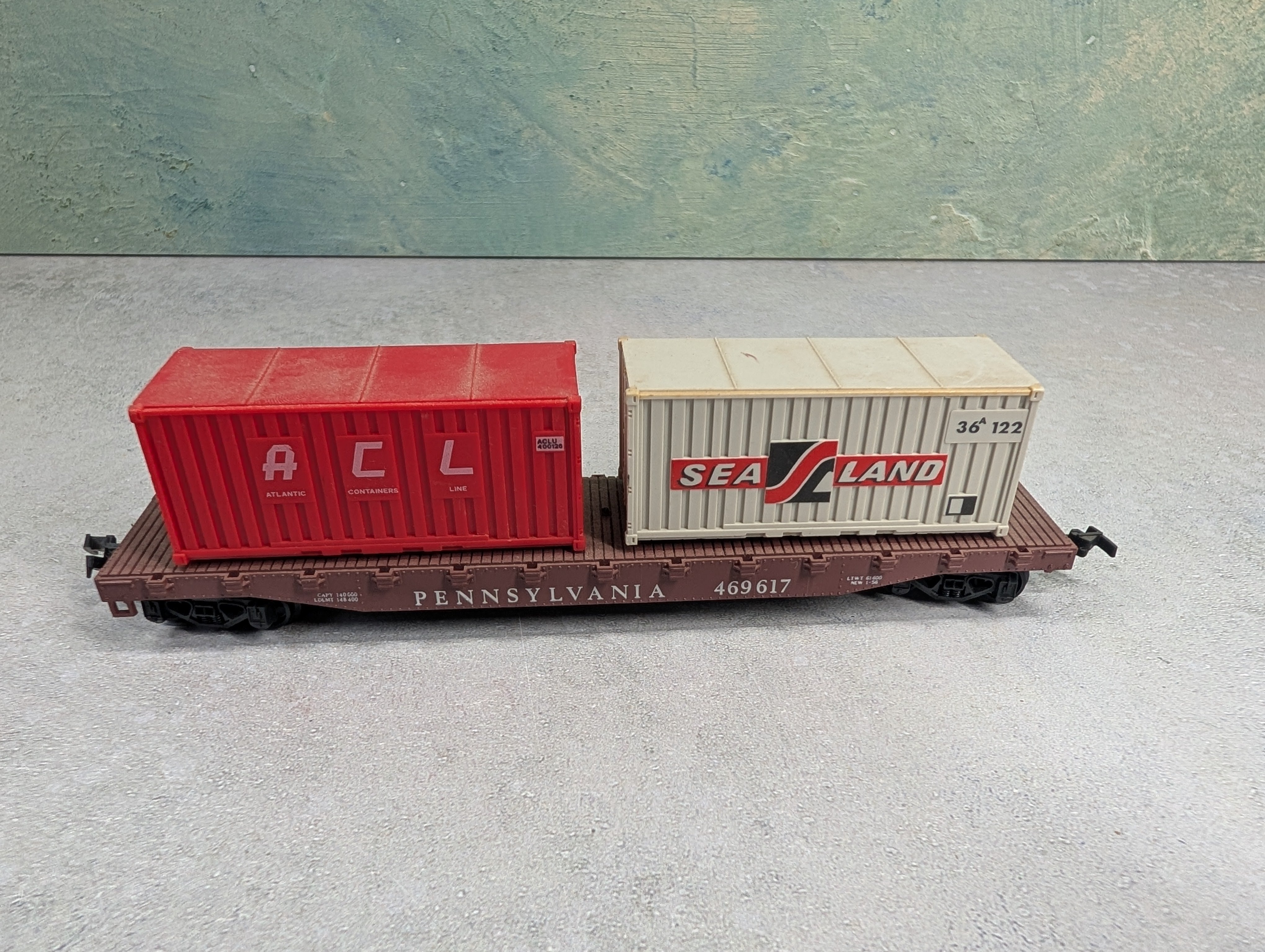 USED AHM HO Scale 50' Flat Car Pennsylvania #469617 w/ Containers
