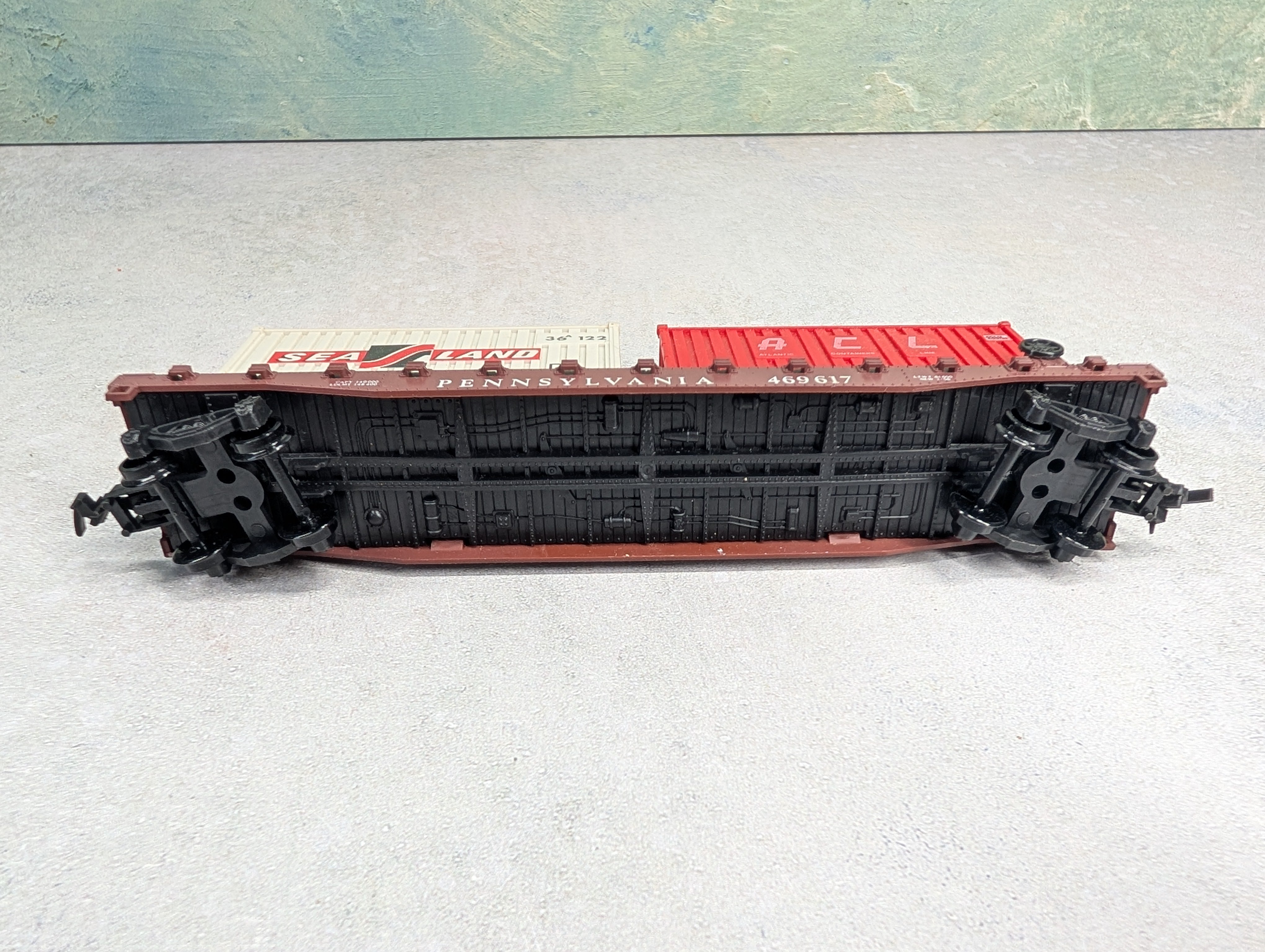 USED AHM HO Scale 50' Flat Car Pennsylvania #469617 w/ Containers